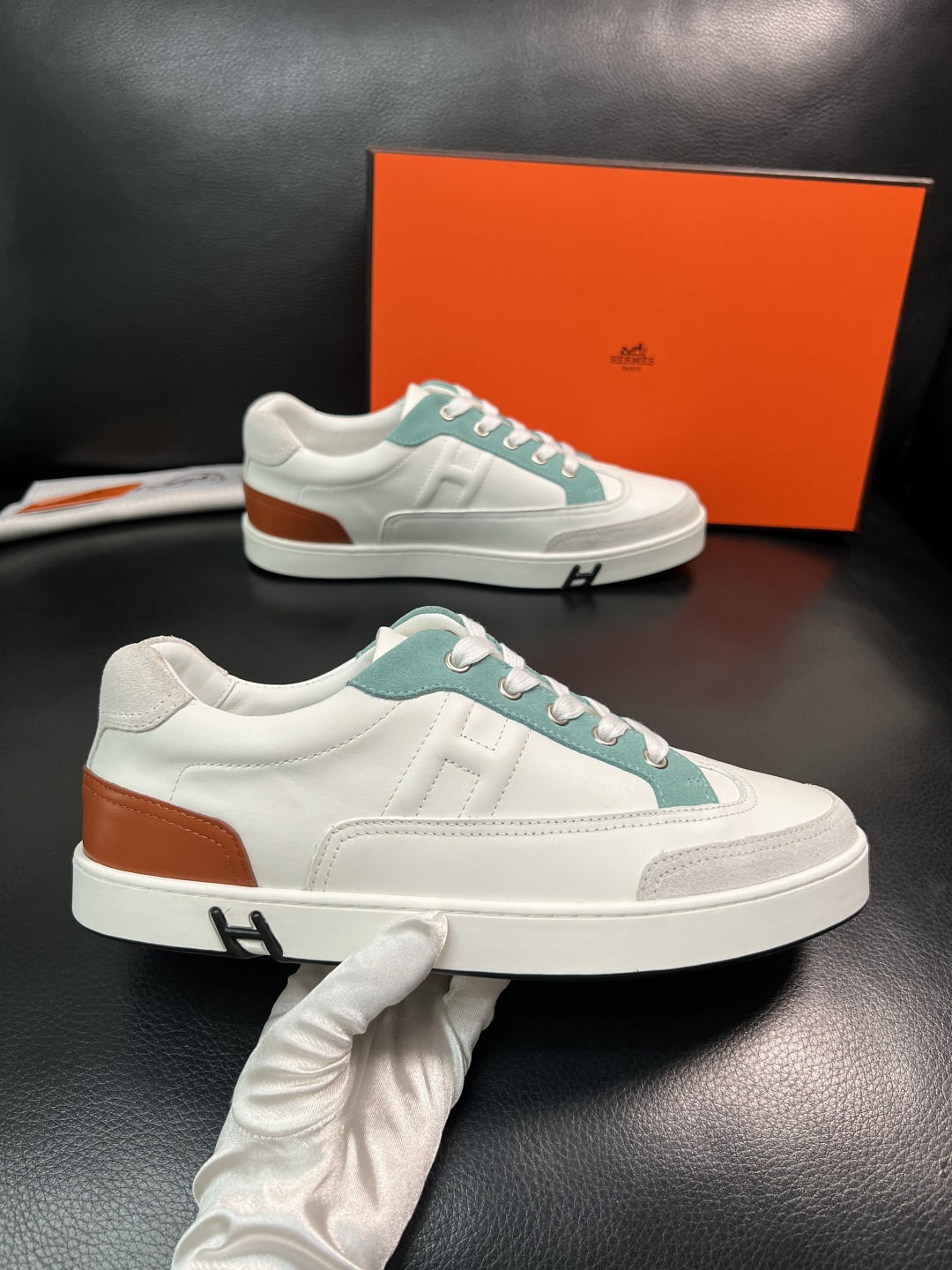Hermes  高品质  顶级工艺品  爱马仕 专柜同步发售原厂配置，意大利进口原版牛皮面料，高品质拼接