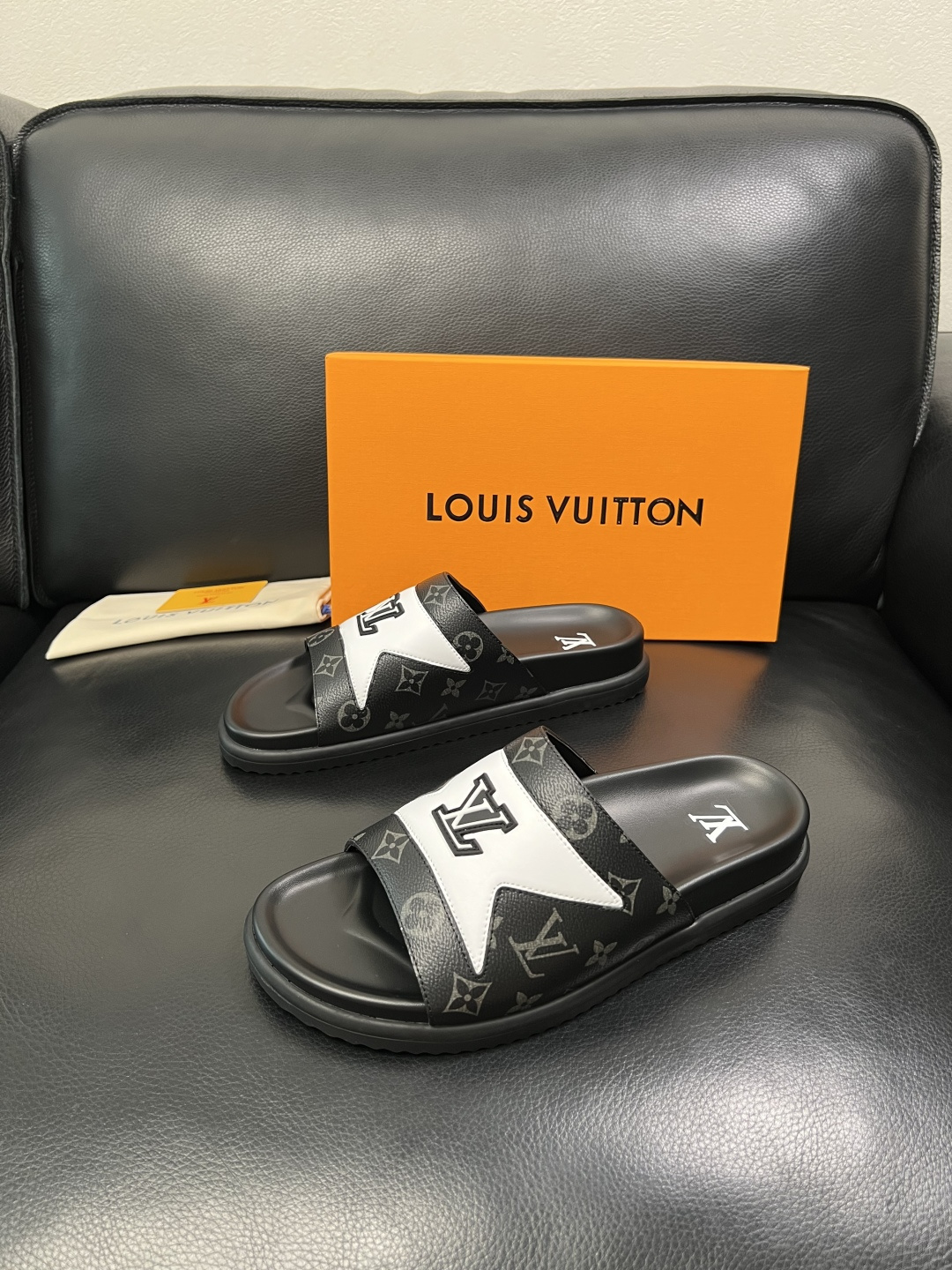 Lv  高品质  顶级工艺品  路易威登，拖鞋  专柜同步原厂配置，鞋面意大利进口，高品质拼接缤纷色彩复