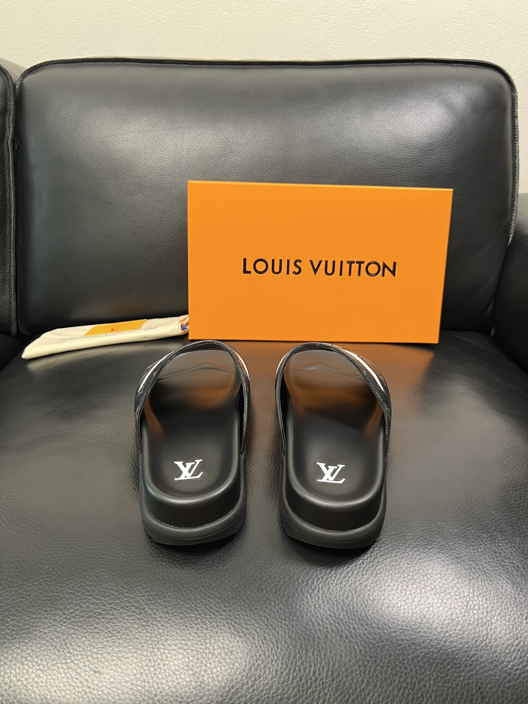 Lv  高品质  顶级工艺品  路易威登，拖鞋  专柜同步原厂配置，鞋面意大利进口，高品质拼接缤纷色彩复