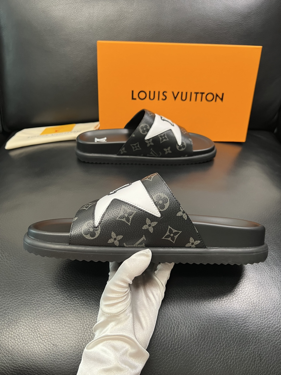 Lv  高品质  顶级工艺品  路易威登，拖鞋  专柜同步原厂配置，鞋面意大利进口，高品质拼接缤纷色彩复