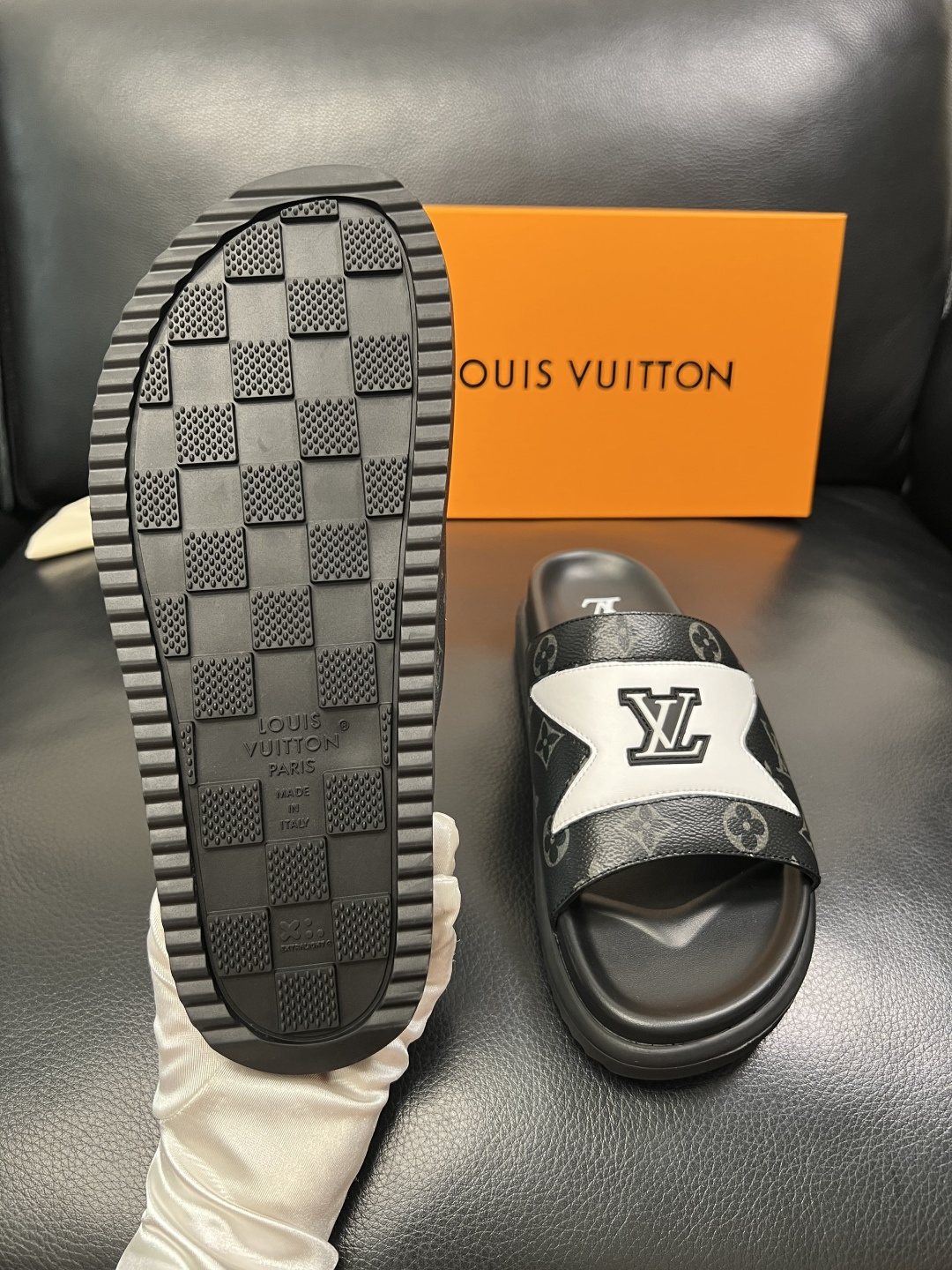 Lv  高品质  顶级工艺品  路易威登，拖鞋  专柜同步原厂配置，鞋面意大利进口，高品质拼接缤纷色彩复