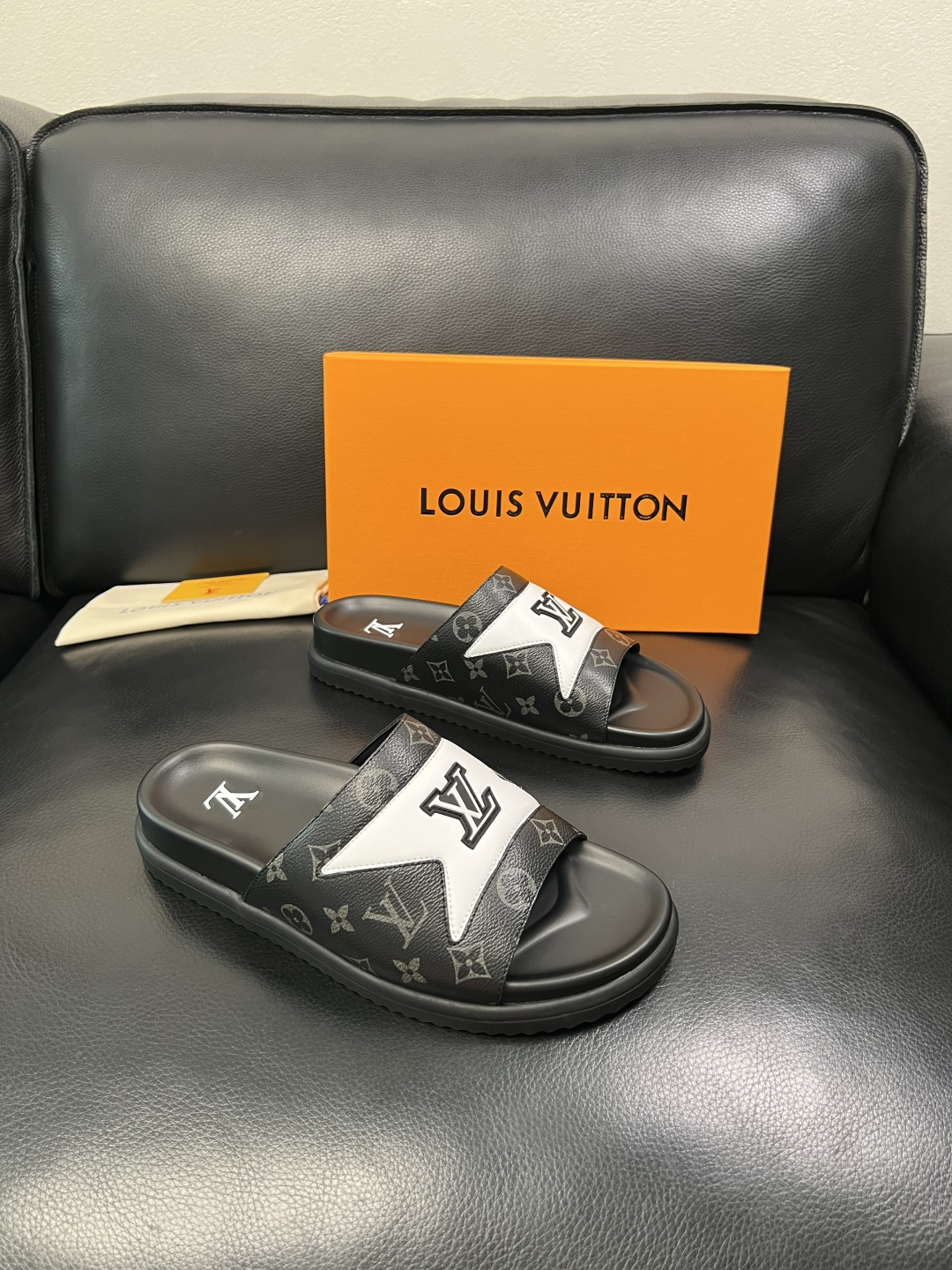 Lv  高品质  顶级工艺品  路易威登，拖鞋  专柜同步原厂配置，鞋面意大利进口，高品质拼接缤纷色彩复