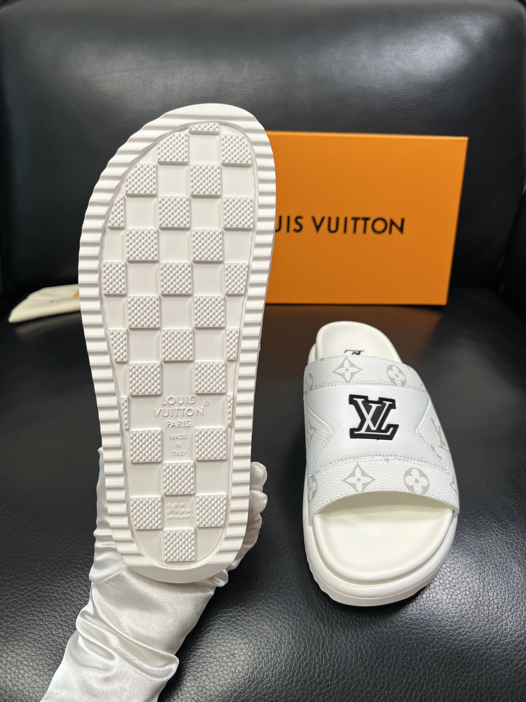 Lv  高品质  顶级工艺品  路易威登，拖鞋  专柜同步原厂配置，鞋面意大利进口，高品质拼接缤纷色彩复