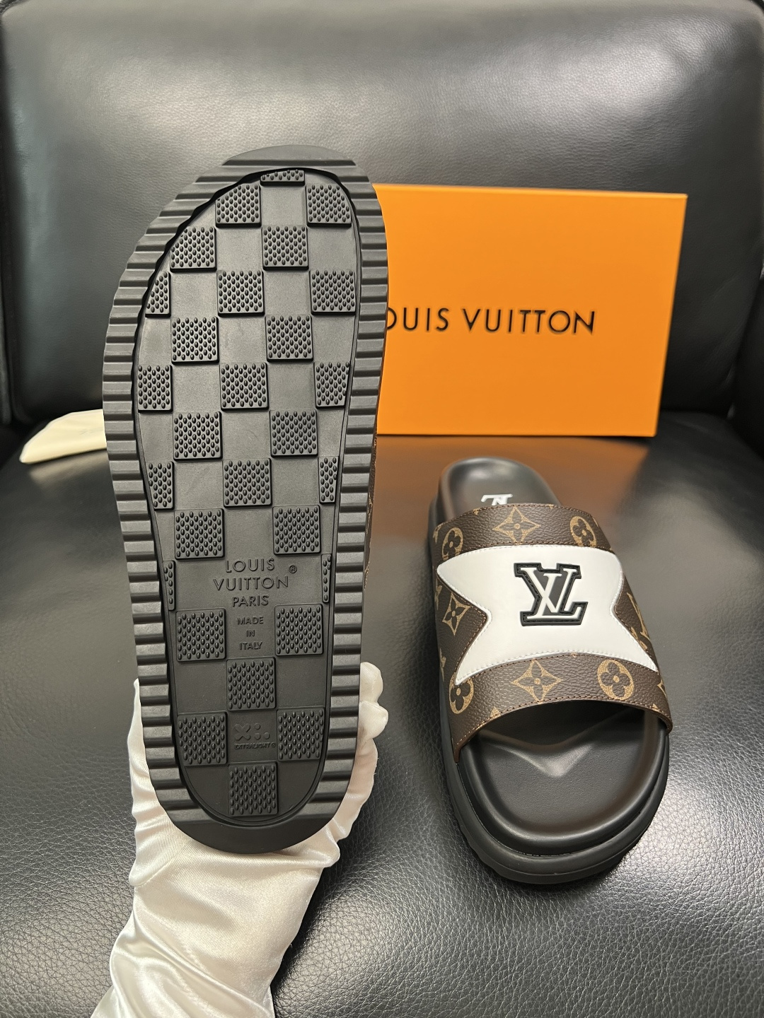 Lv  高品质  顶级工艺品  路易威登，拖鞋  专柜同步原厂配置，鞋面意大利进口，高品质拼接缤纷色彩复