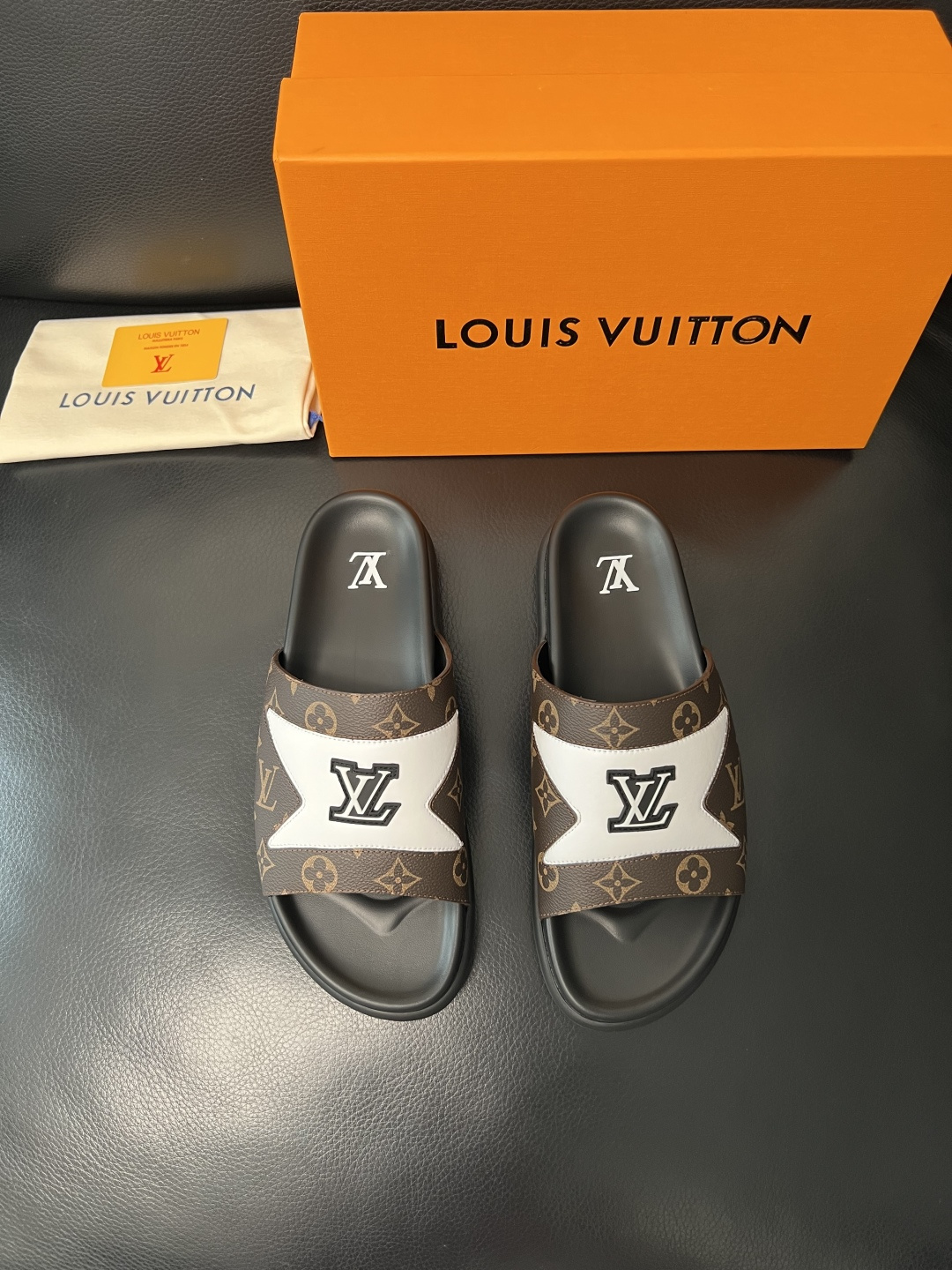 Lv  高品质  顶级工艺品  路易威登，拖鞋  专柜同步原厂配置，鞋面意大利进口，高品质拼接缤纷色彩复