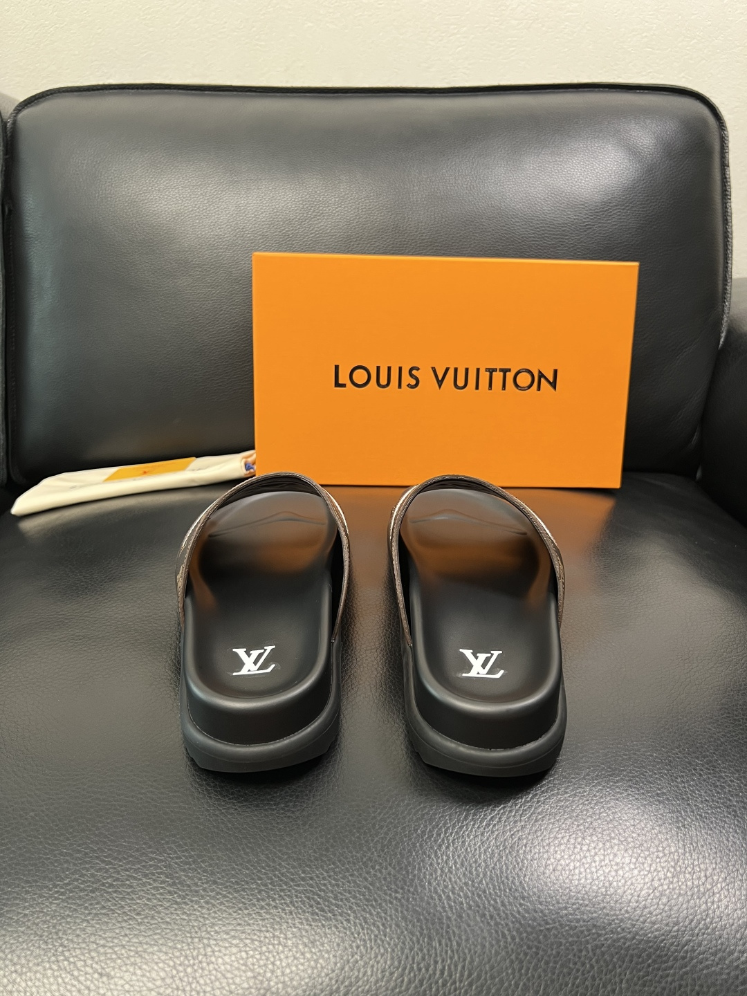 Lv  高品质  顶级工艺品  路易威登，拖鞋  专柜同步原厂配置，鞋面意大利进口，高品质拼接缤纷色彩复