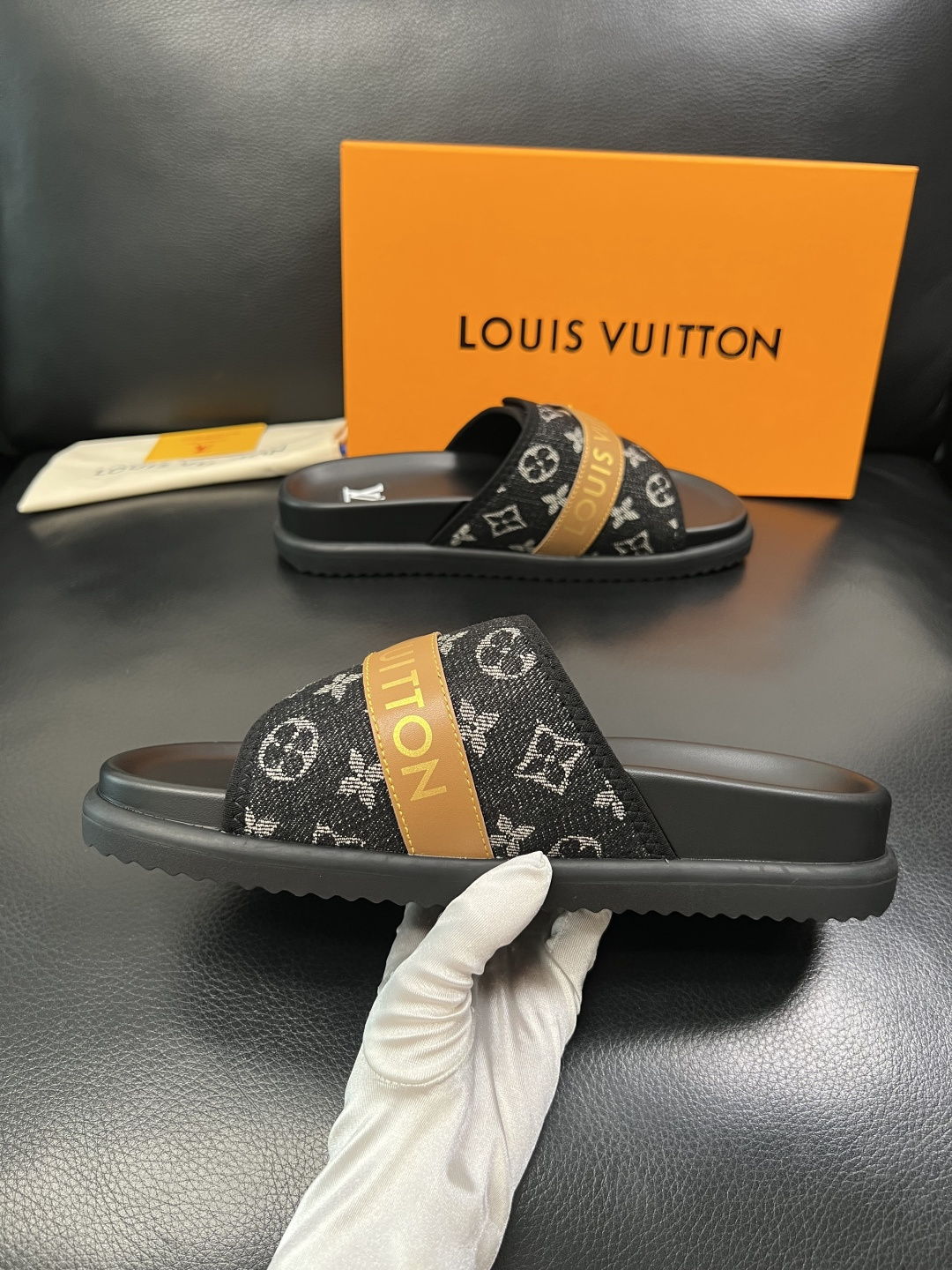 Lv  高品质  顶级工艺品  路易威登，拖鞋  专柜同步原厂配置，鞋面意大利进口，高品质拼接缤纷色彩复