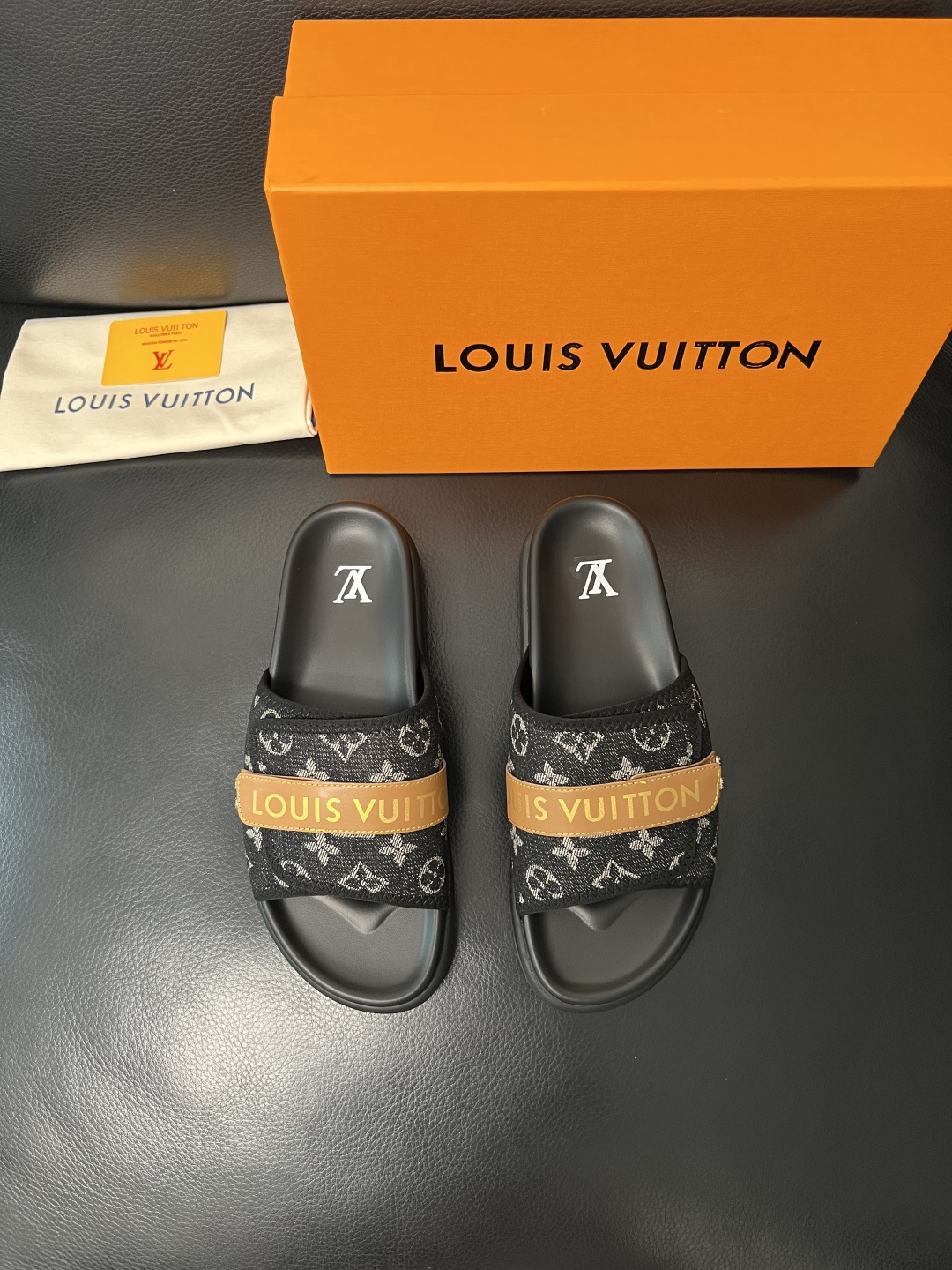 Lv  高品质  顶级工艺品  路易威登，拖鞋  专柜同步原厂配置，鞋面意大利进口，高品质拼接缤纷色彩复
