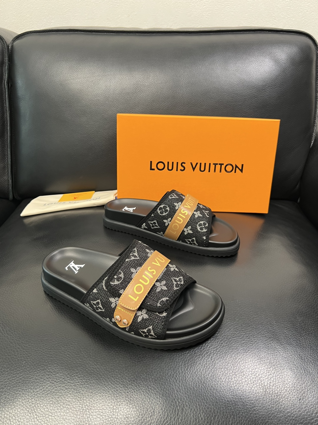 Lv  高品质  顶级工艺品  路易威登，拖鞋  专柜同步原厂配置，鞋面意大利进口，高品质拼接缤纷色彩复