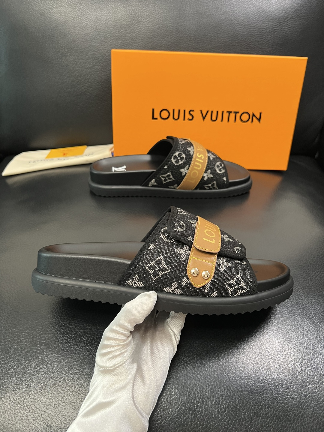 Lv  高品质  顶级工艺品  路易威登，拖鞋  专柜同步原厂配置，鞋面意大利进口，高品质拼接缤纷色彩复