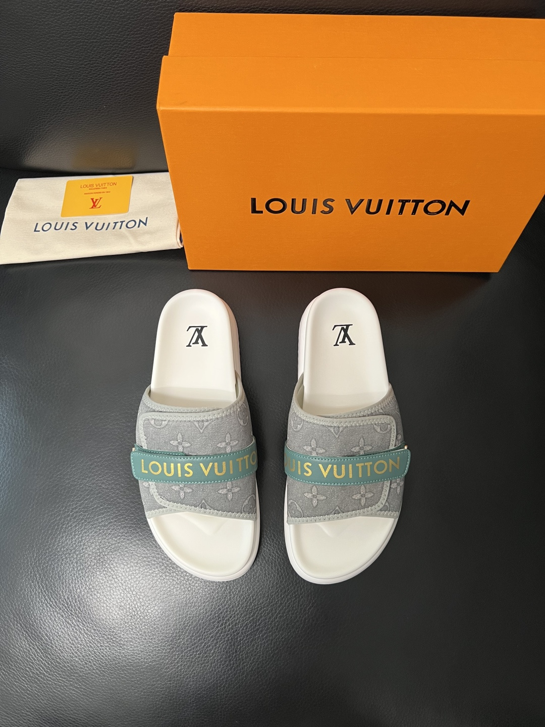 Lv  高品质  顶级工艺品  路易威登，拖鞋  专柜同步原厂配置，鞋面意大利进口，高品质拼接缤纷色彩复