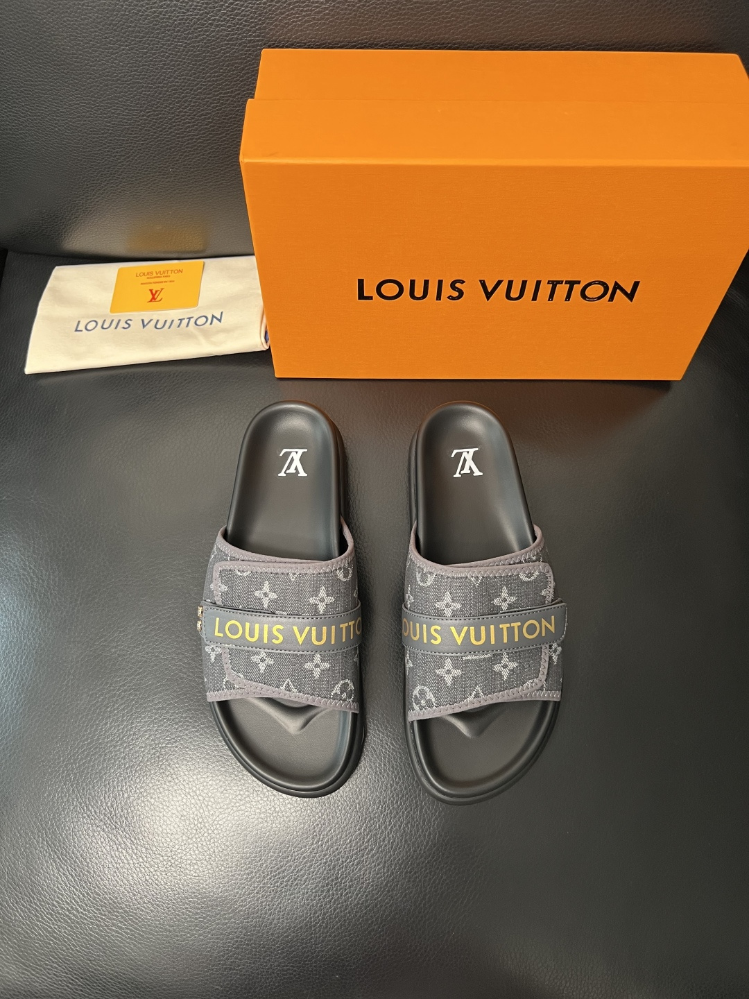 Lv  高品质  顶级工艺品  路易威登，拖鞋  专柜同步原厂配置，鞋面意大利进口，高品质拼接缤纷色彩复