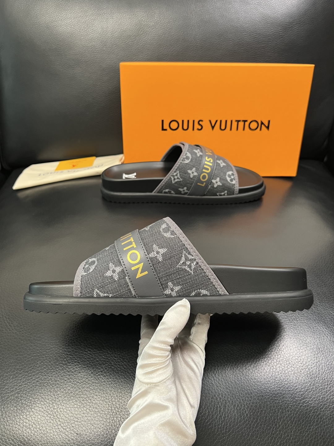 Lv  高品质  顶级工艺品  路易威登，拖鞋  专柜同步原厂配置，鞋面意大利进口，高品质拼接缤纷色彩复
