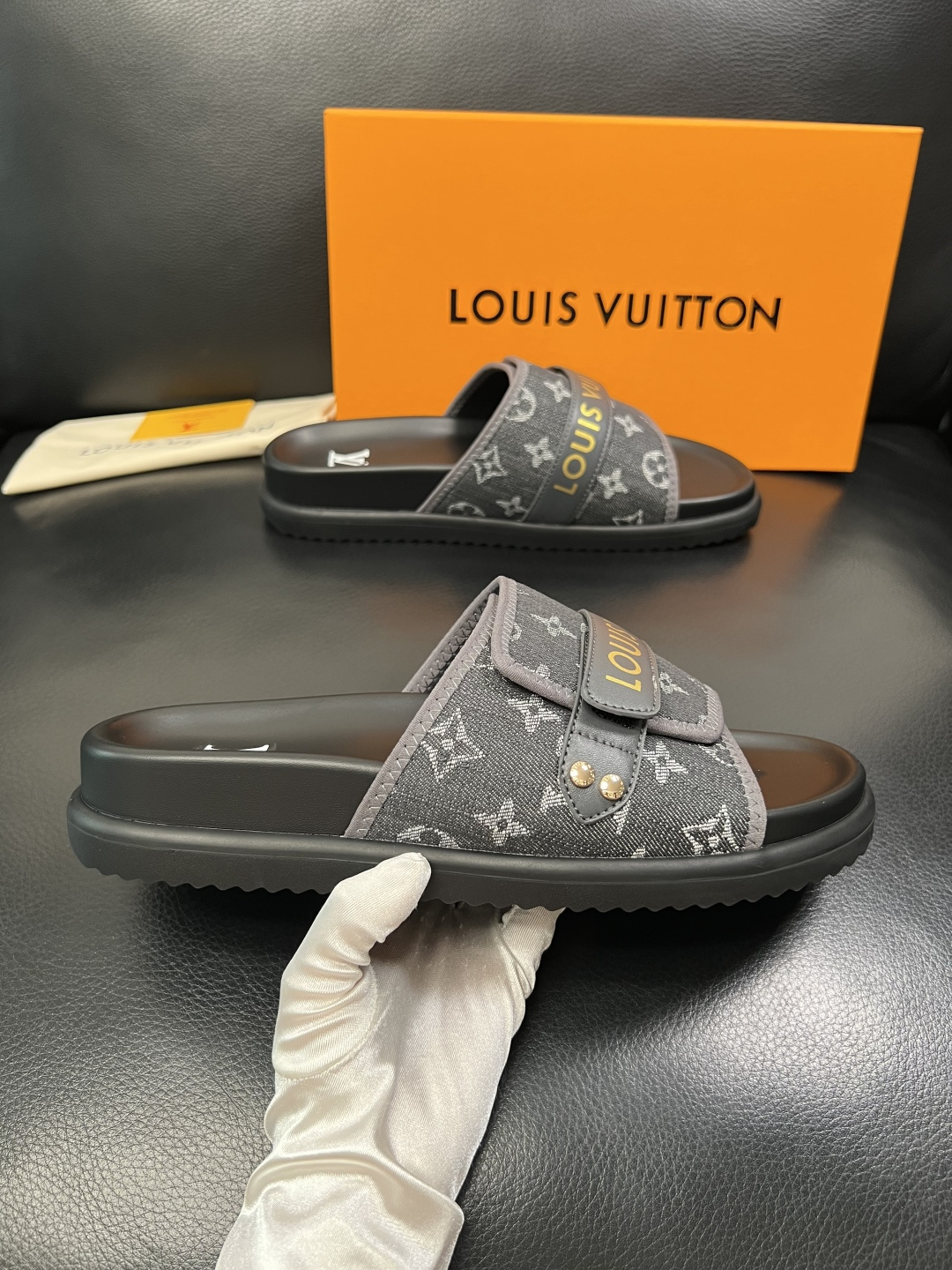 Lv  高品质  顶级工艺品  路易威登，拖鞋  专柜同步原厂配置，鞋面意大利进口，高品质拼接缤纷色彩复