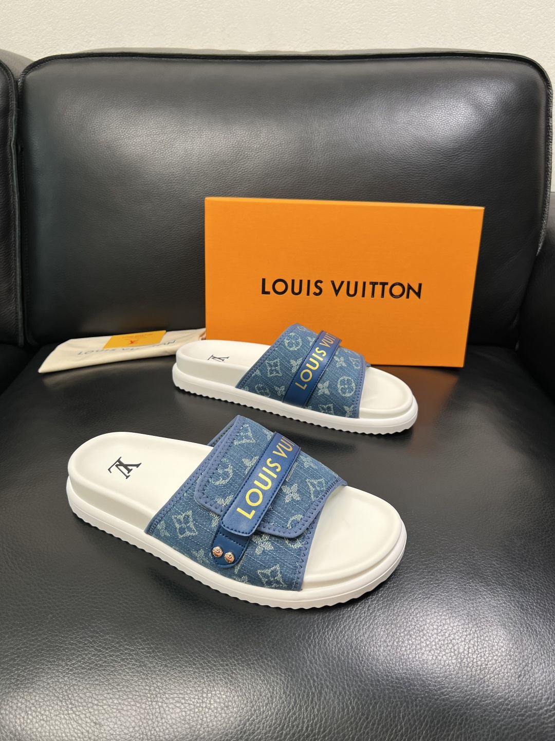 NO:783441,Lv high-quality top crafts Louis Vuitton, slippers, counters with original configuration, uppers imported from Italy, high-quality spliced ​​colorful and complex handicrafts, imported cowhide linings are soft and comfortable, original soles are specially provided by the original factory, TPU exclusive movable molded soles are super comfortable, original factory follow-up goods, code number 39-44 (customized 38 45),, louis vuitton, louis vuitton, slippers, cowhide19860909Lv 高品质 顶级工艺品 路易威登,拖鞋 专柜同步原厂配置,鞋面意大利进口,高品质拼接缤纷色彩复杂工艺品,进口牛皮里垫柔软舒适,鞋底原厂特供原版底,TPU独家活动成型底超级舒适,原厂跟单货,码数 39-44（订做 38 45）,,louis vuitton,louis vuitton,slippers,cowhide,Men's shoes