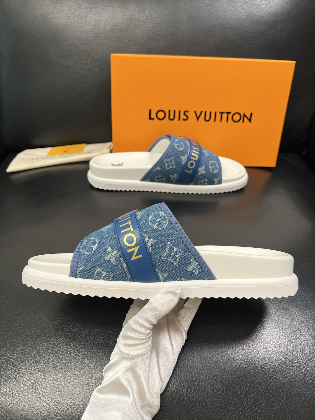Lv  高品质  顶级工艺品  路易威登，拖鞋  专柜同步原厂配置，鞋面意大利进口，高品质拼接缤纷色彩复