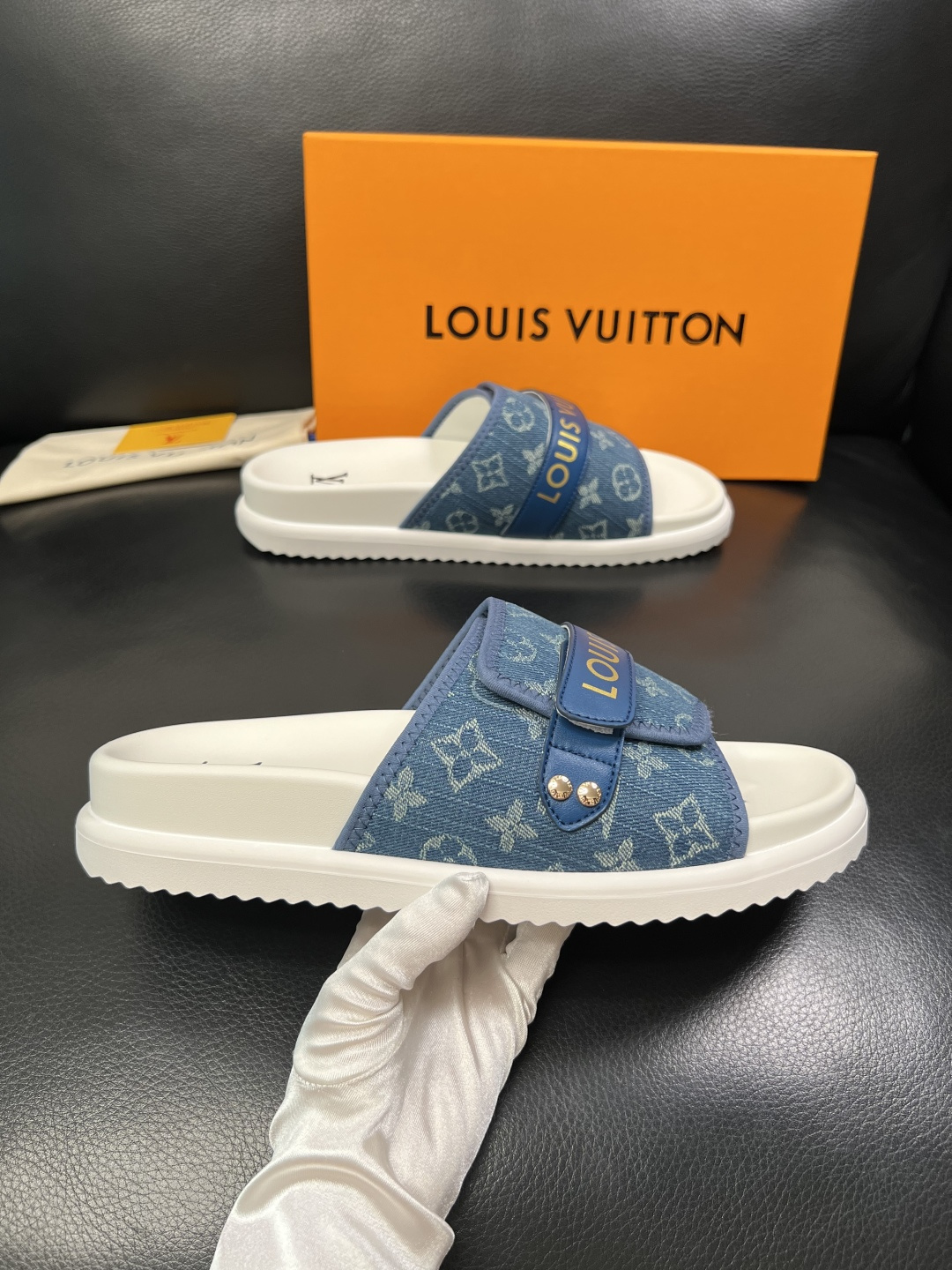 Lv  高品质  顶级工艺品  路易威登，拖鞋  专柜同步原厂配置，鞋面意大利进口，高品质拼接缤纷色彩复