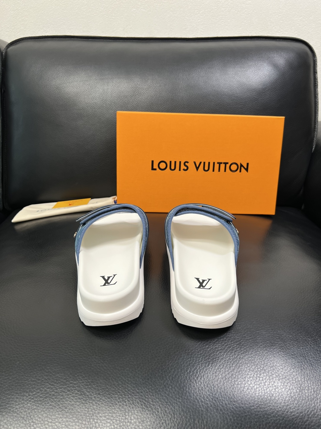 Lv  高品质  顶级工艺品  路易威登，拖鞋  专柜同步原厂配置，鞋面意大利进口，高品质拼接缤纷色彩复