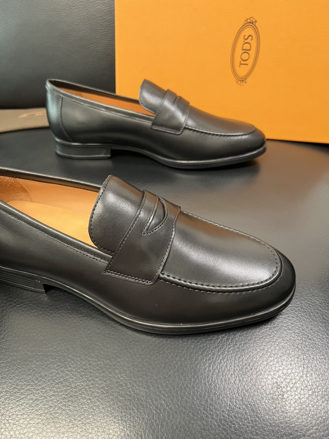 Tods  高品质  顶级工艺品  托德斯  皮鞋专柜新款，原厂配置意大利进口牛皮面料，高品质复杂拼接工