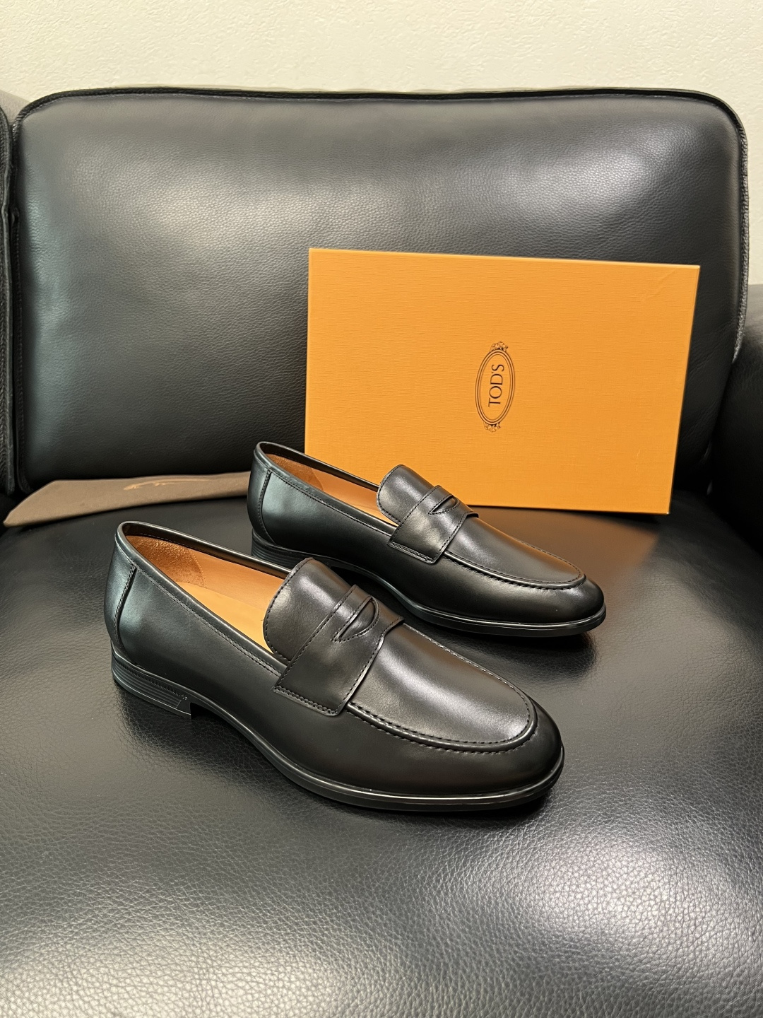 Tods  高品质  顶级工艺品  托德斯  皮鞋专柜新款，原厂配置意大利进口牛皮面料，高品质复杂拼接工