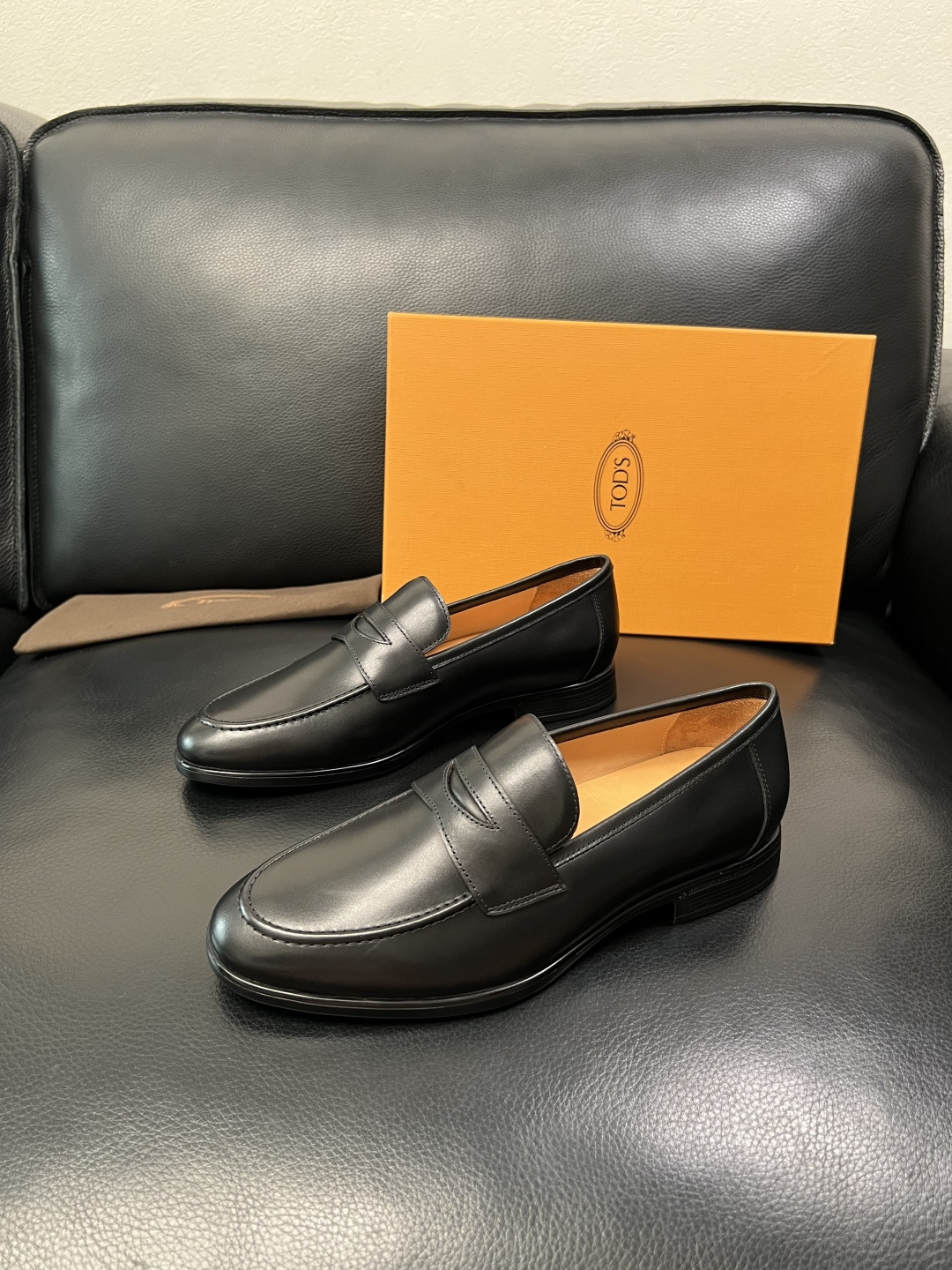 Tods  高品质  顶级工艺品  托德斯  皮鞋专柜新款，原厂配置意大利进口牛皮面料，高品质复杂拼接工