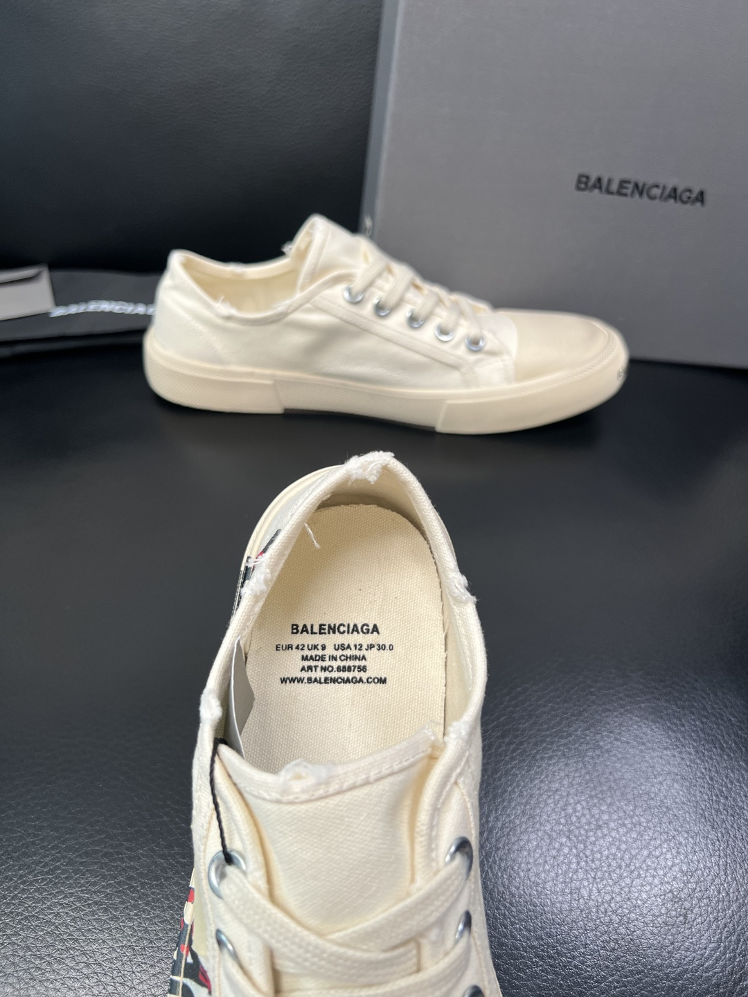 Balenciaga  高品质  顶级工艺品  托巴黎世家  专柜新款，原厂配置意大利进口面料，高品质复