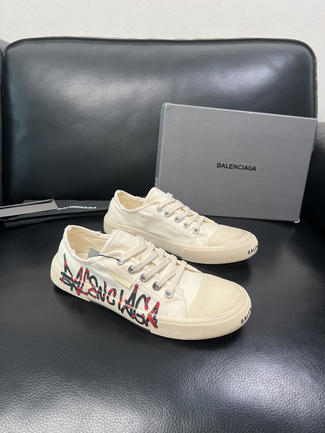 NO:783605,Balenciaga high-quality top handicrafts, new counters by Balenciaga, original factory configuration of Italian imported fabrics, high-quality complex splicing technology, classic appearance with air cushion new soles, more fashionable, imported cowhide inner pads, breathable and comfortable, original soles specially provided by the original factory and super comfortable, original factory follow-up goods, code number 39-44 (order 45),,balenciaga,balenciaga,cowhide19860909Balenciaga 高品质 顶级工艺品 托巴黎世家 专柜新款,原厂配置意大利进口面料,高品质复杂拼接工艺,经典的外观搭配气垫新底更加潮达人,进口牛皮内里垫,透气舒适,鞋底原厂特供原版底超级舒适,原厂跟单货,码数 39-44（订 45）,,balenciaga,balenciaga,cowhide,Men's shoes