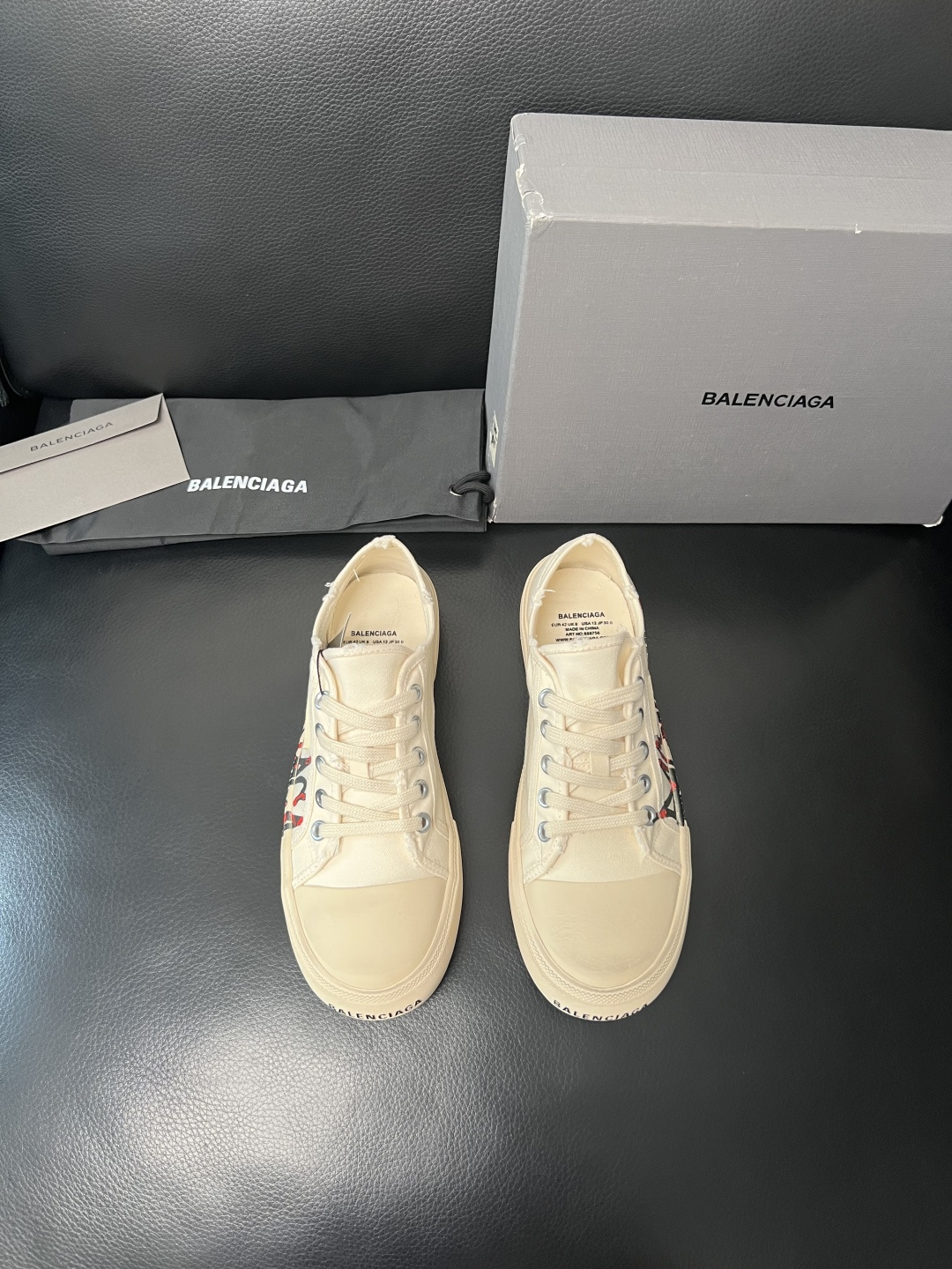 Balenciaga  高品质  顶级工艺品  托巴黎世家  专柜新款，原厂配置意大利进口面料，高品质复
