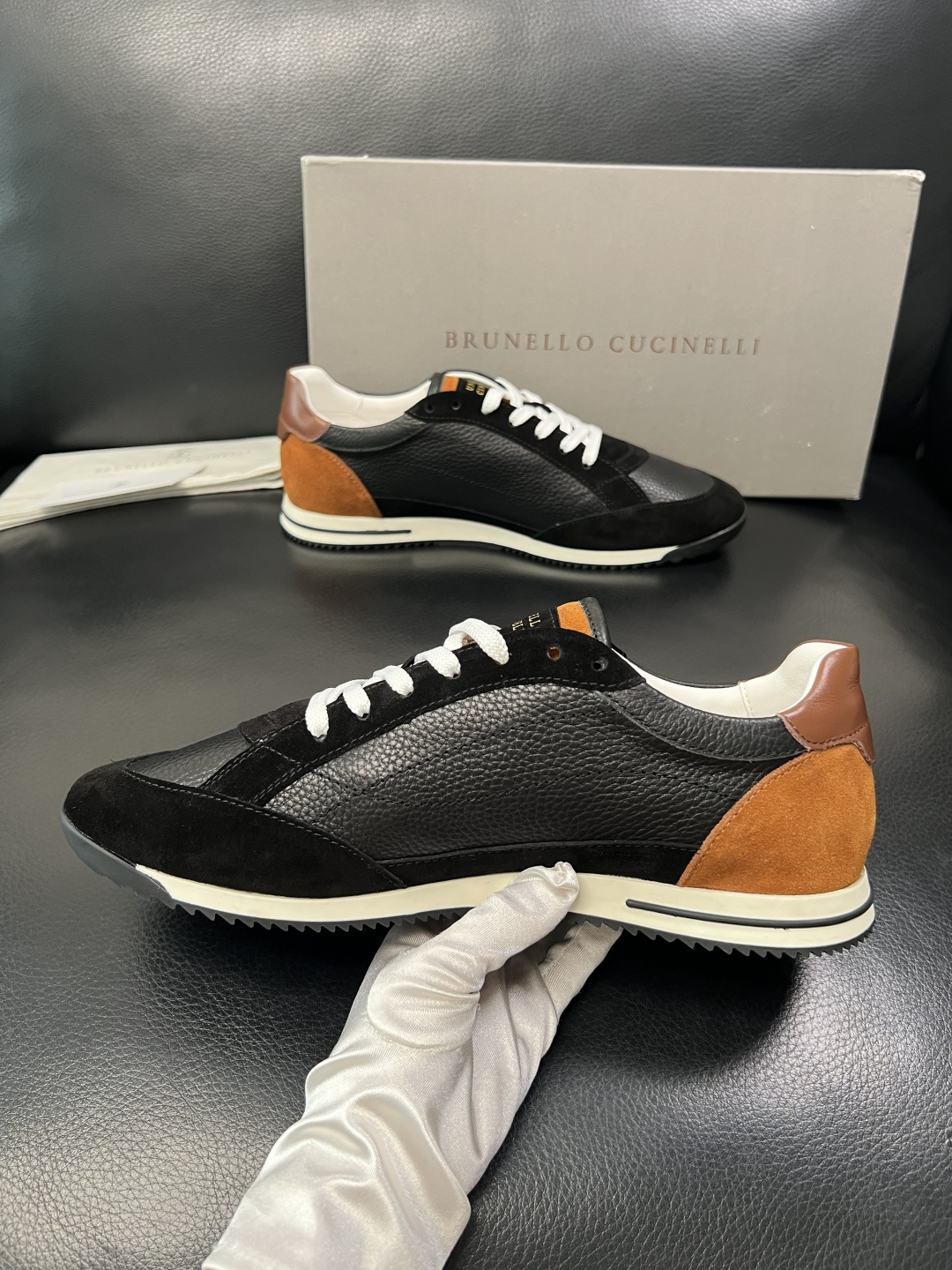 Brunello Cucinelli  高品质 顶级工艺品  BC  专柜同步原厂配置，意大利进口牛皮面