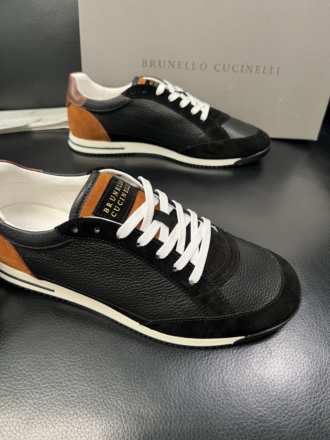 Brunello Cucinelli  高品质 顶级工艺品  BC  专柜同步原厂配置，意大利进口牛皮面