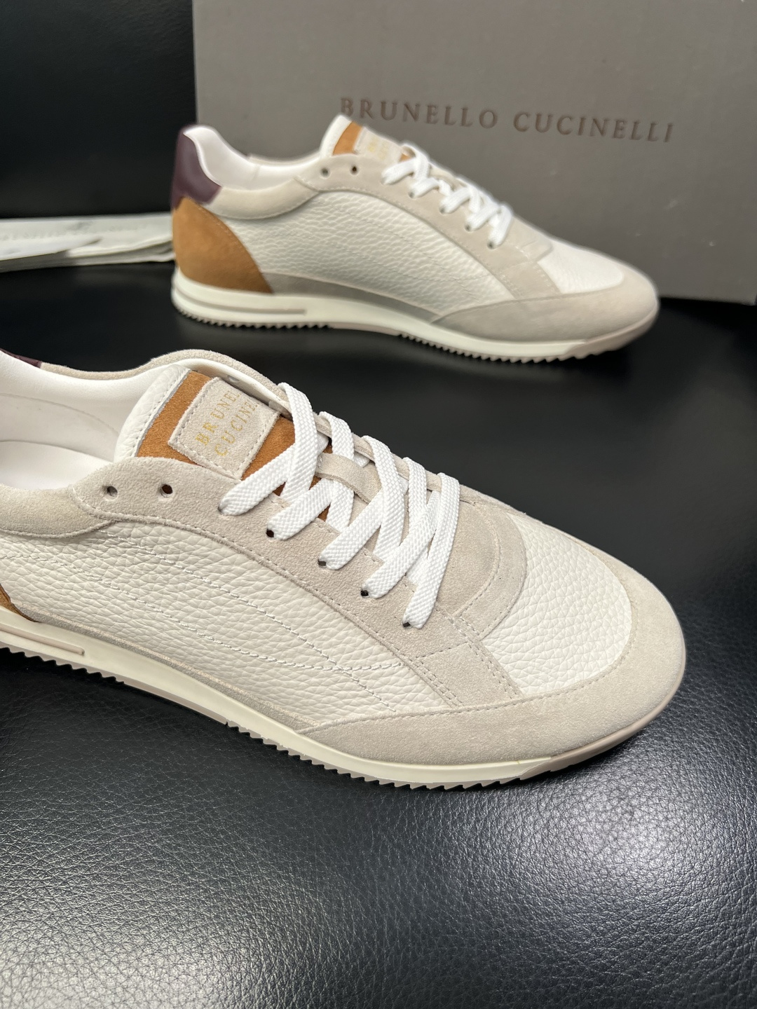 Brunello Cucinelli  高品质 顶级工艺品  BC  专柜同步原厂配置，意大利进口牛皮面