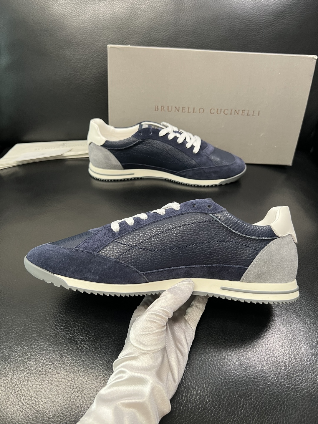 Brunello Cucinelli  高品质 顶级工艺品  BC  专柜同步原厂配置，意大利进口牛皮面