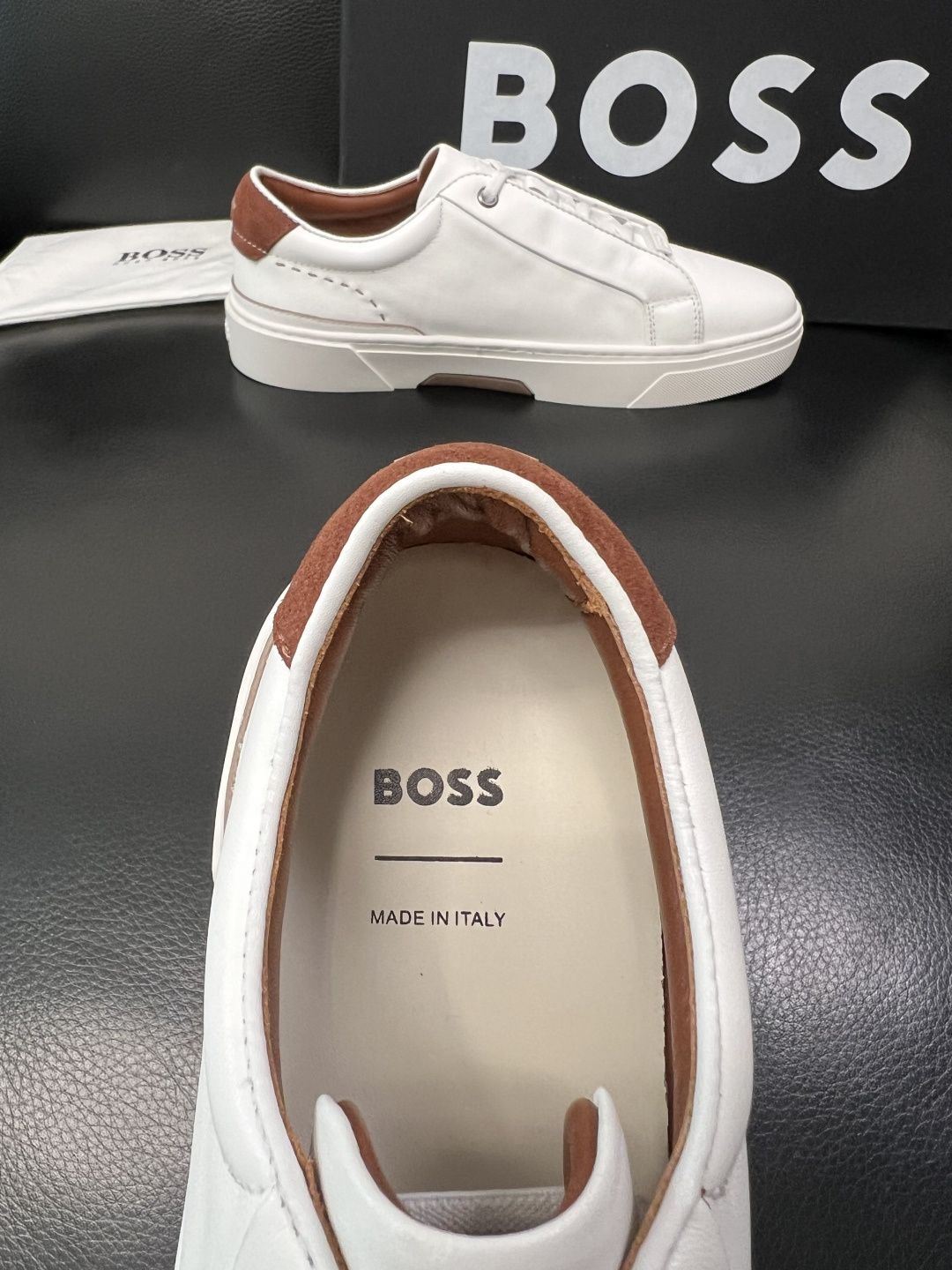 BOSS  高品质 顶级工艺品  博斯  专柜同步原厂配置，意大利进口牛皮面料牛内里垫，高品质拼接复杂工