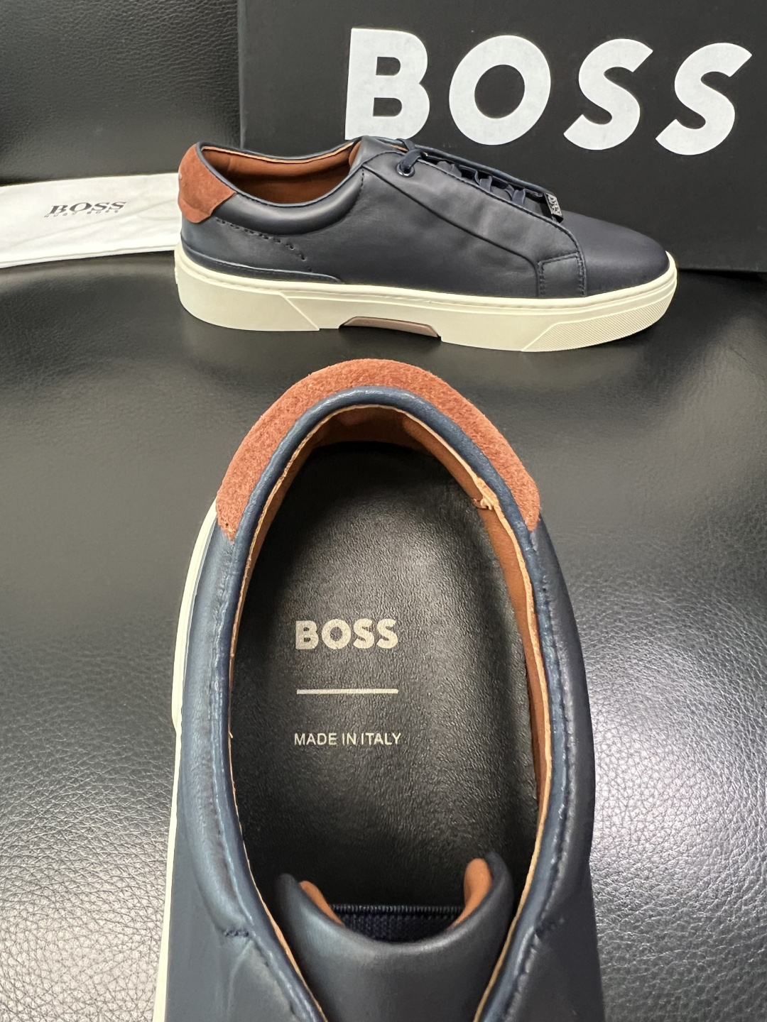 BOSS  高品质 顶级工艺品  博斯  专柜同步原厂配置，意大利进口牛皮面料牛内里垫，高品质拼接复杂工