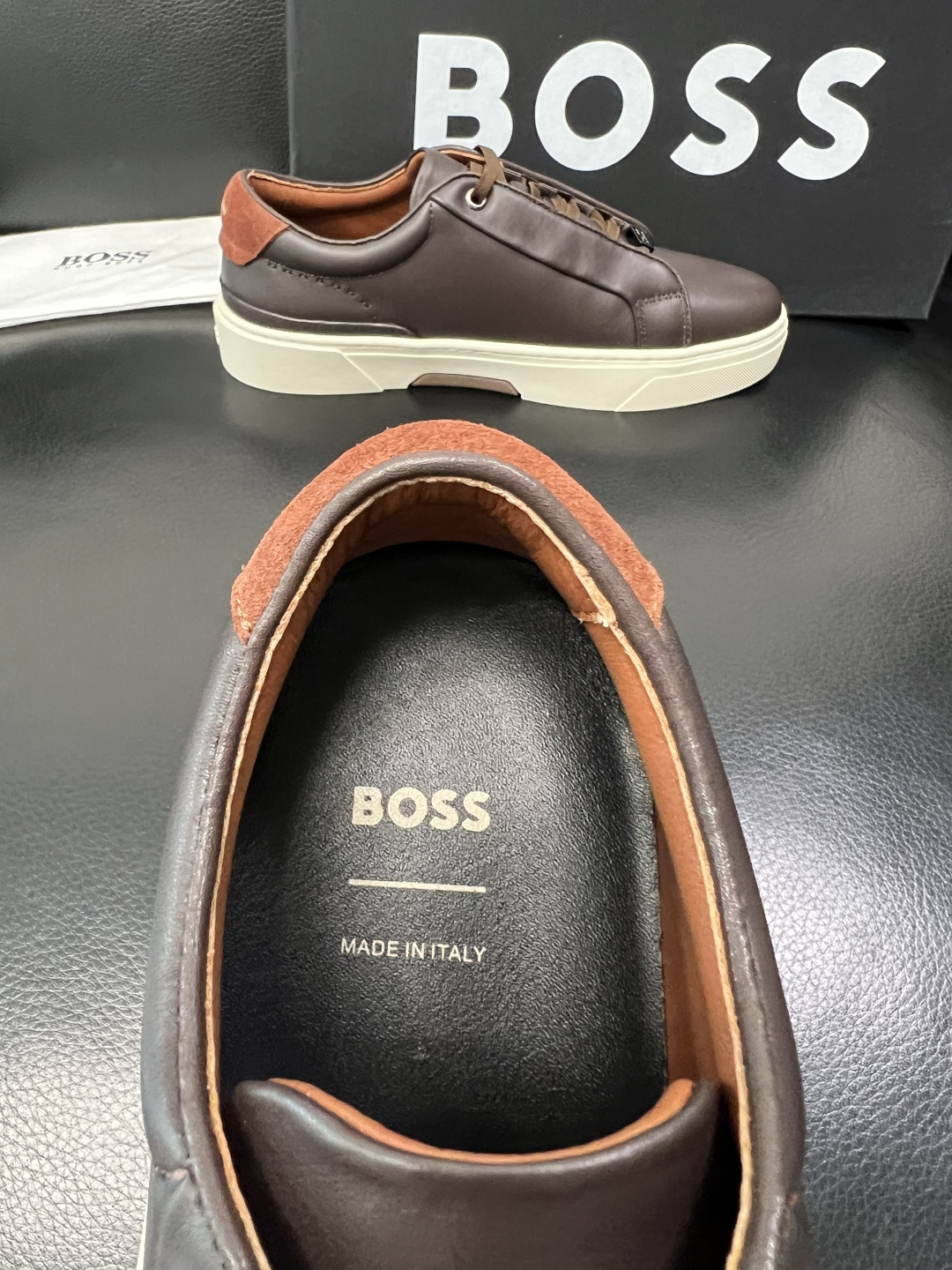 BOSS  高品质 顶级工艺品  博斯  专柜同步原厂配置，意大利进口牛皮面料牛内里垫，高品质拼接复杂工