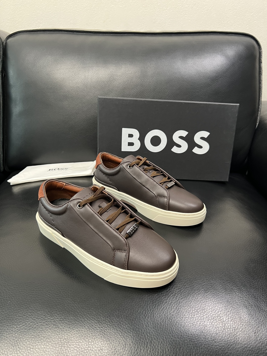 NO:783617,BOSS high-quality top handicrafts BOSS counters are equipped with original factory configurations, cowhide fabric lining imported from Italy, high-quality splicing and complex craftsmanship, breathable and comfortable. The soles are specially provided by the original factory and are super comfortable. Original factory and single goods, welcome to compare, code number 39-44 (customized 45),,cowhide19860909BOSS 高品质 顶级工艺品 博斯 专柜同步原厂配置,意大利进口牛皮面料牛内里垫,高品质拼接复杂工艺,透气舒适 鞋底原厂特供原版底超级舒适,原厂跟单货,欢迎对比,码数 39-44(订做 45 ),,cowhide,Men's shoes