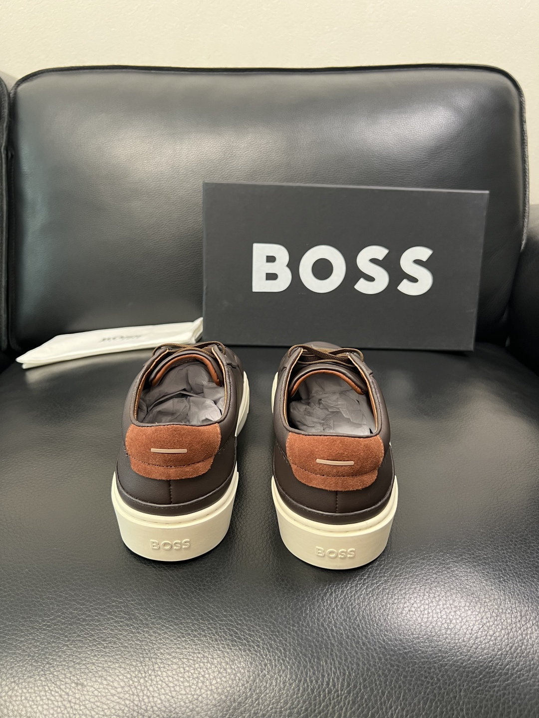 BOSS  高品质 顶级工艺品  博斯  专柜同步原厂配置，意大利进口牛皮面料牛内里垫，高品质拼接复杂工