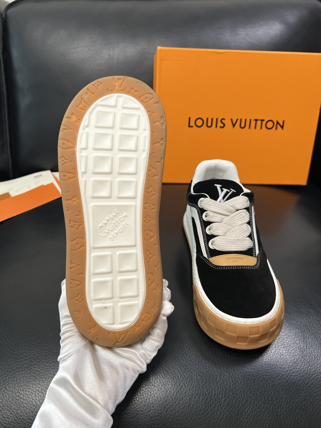 Lv  高品质  顶级工艺品  路易威登，运动板鞋专柜同步，鞋面意大利进口牛皮面料，高品质拼接缤纷色彩复