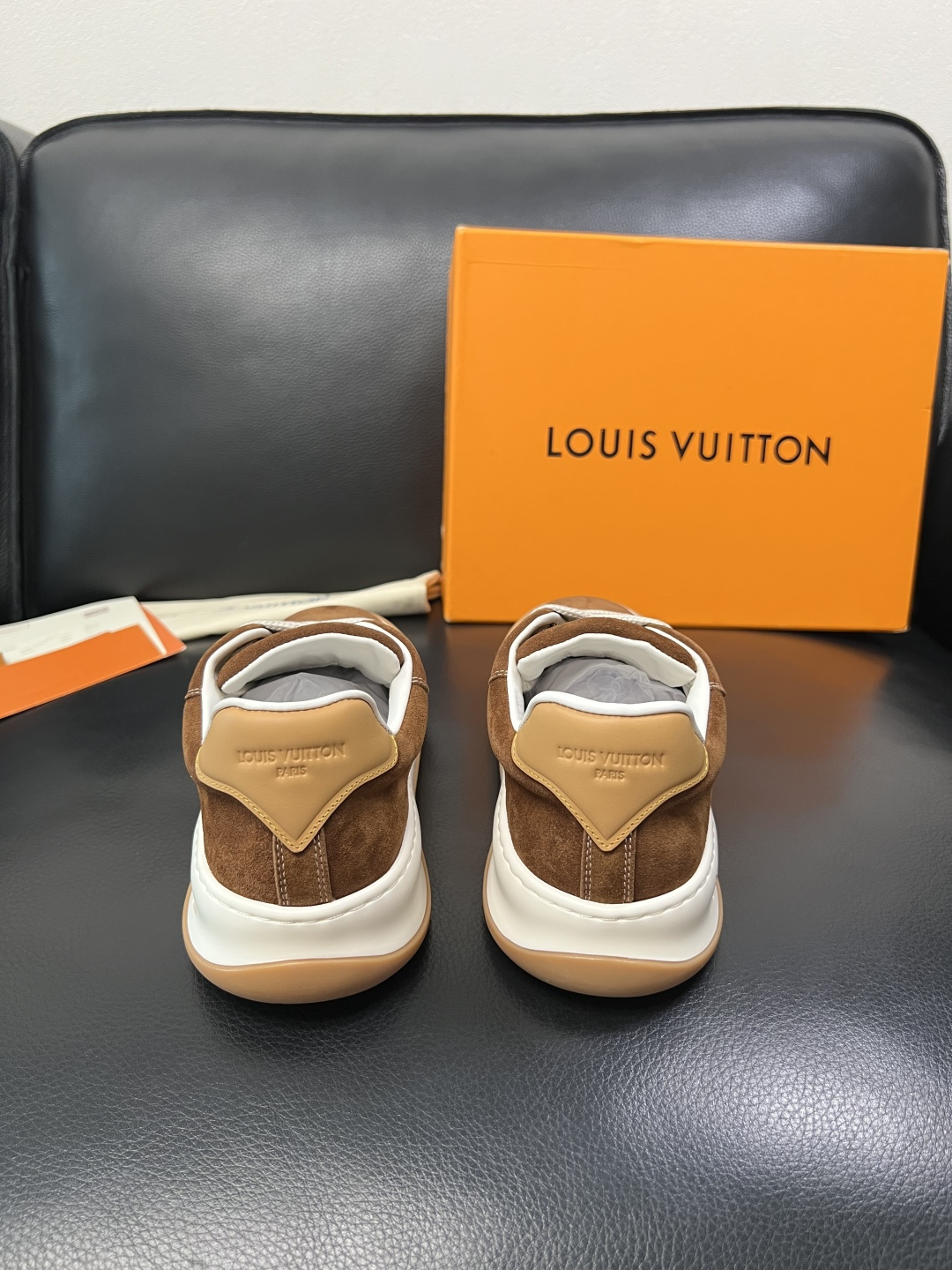 Lv  高品质  顶级工艺品  路易威登，运动板鞋专柜同步，鞋面意大利进口牛皮面料，高品质拼接缤纷色彩复