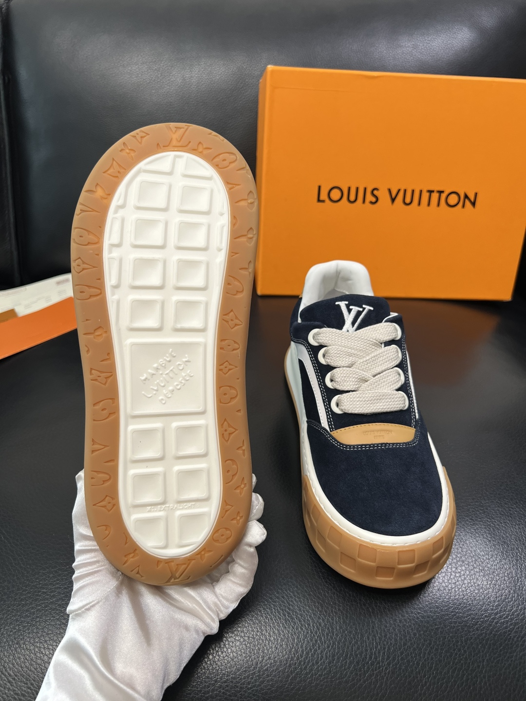 Lv  高品质  顶级工艺品  路易威登，运动板鞋专柜同步，鞋面意大利进口牛皮面料，高品质拼接缤纷色彩复