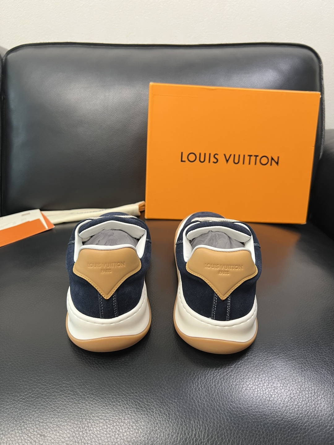 Lv  高品质  顶级工艺品  路易威登，运动板鞋专柜同步，鞋面意大利进口牛皮面料，高品质拼接缤纷色彩复