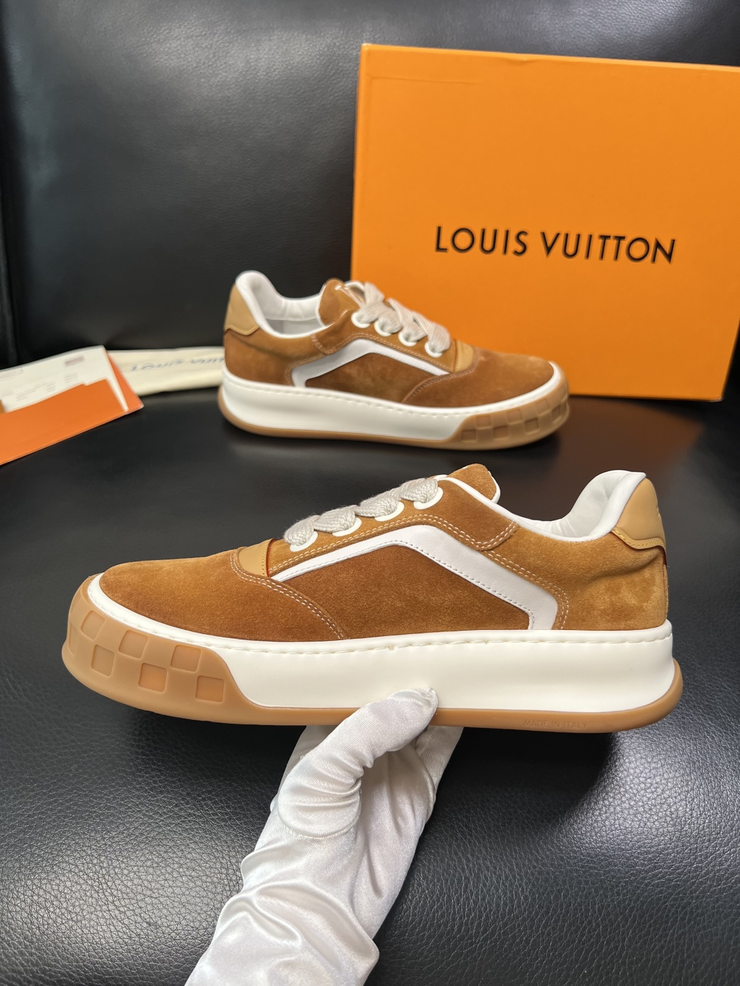 Lv  高品质  顶级工艺品  路易威登，运动板鞋专柜同步，鞋面意大利进口牛皮面料，高品质拼接缤纷色彩复