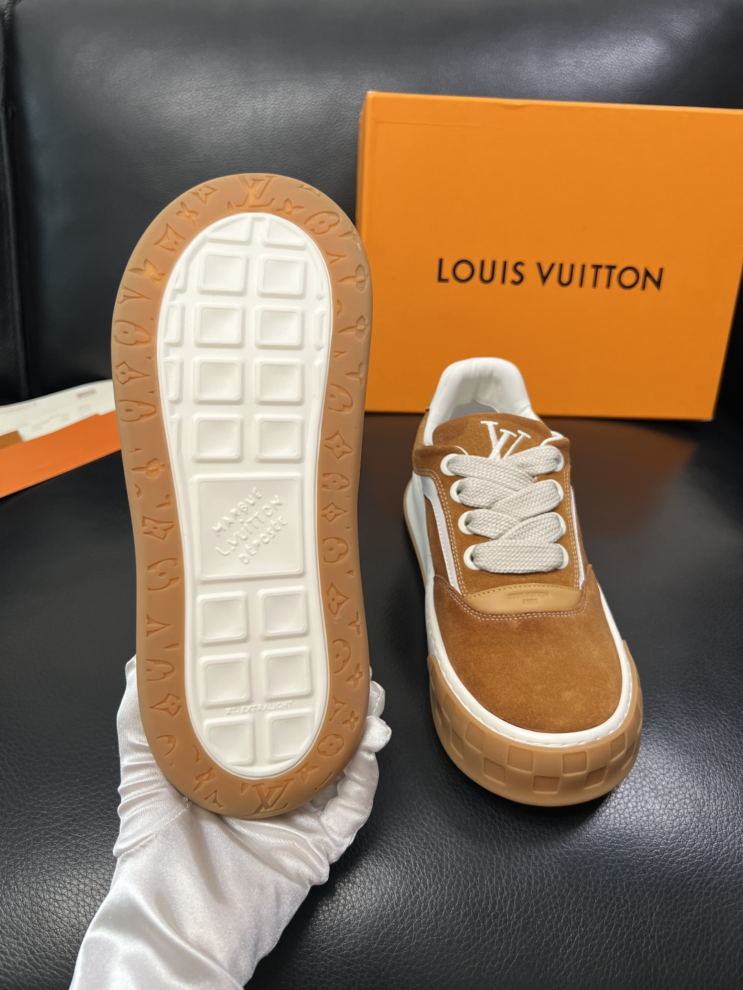 Lv  高品质  顶级工艺品  路易威登，运动板鞋专柜同步，鞋面意大利进口牛皮面料，高品质拼接缤纷色彩复
