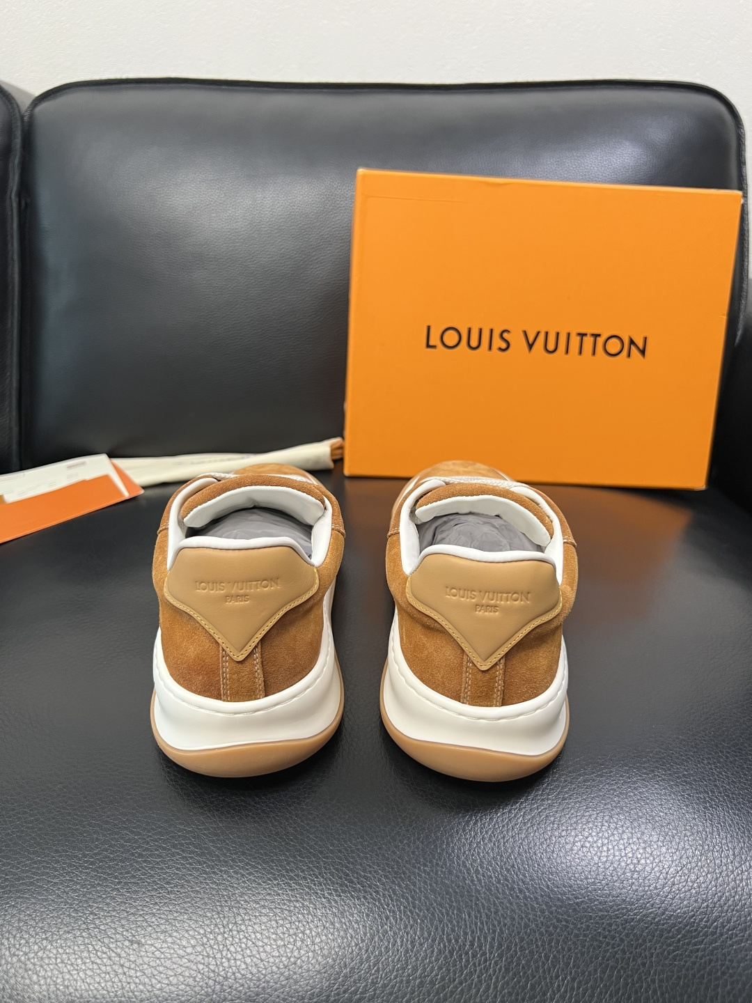 Lv  高品质  顶级工艺品  路易威登，运动板鞋专柜同步，鞋面意大利进口牛皮面料，高品质拼接缤纷色彩复