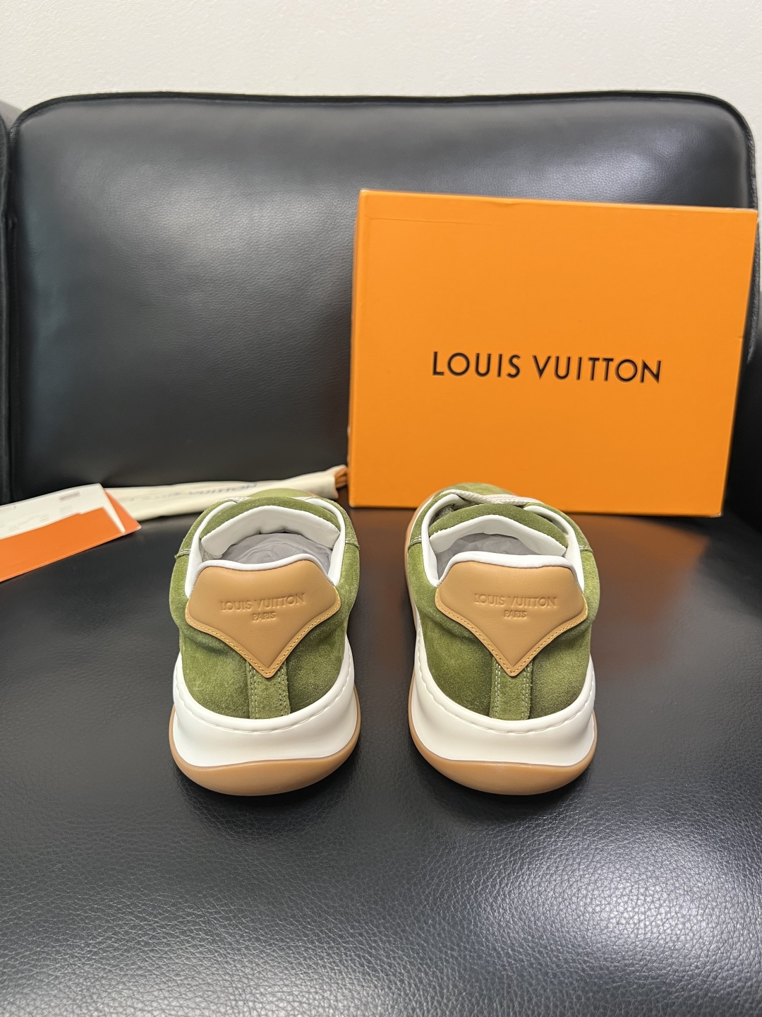 Lv  高品质  顶级工艺品  路易威登，运动板鞋专柜同步，鞋面意大利进口牛皮面料，高品质拼接缤纷色彩复