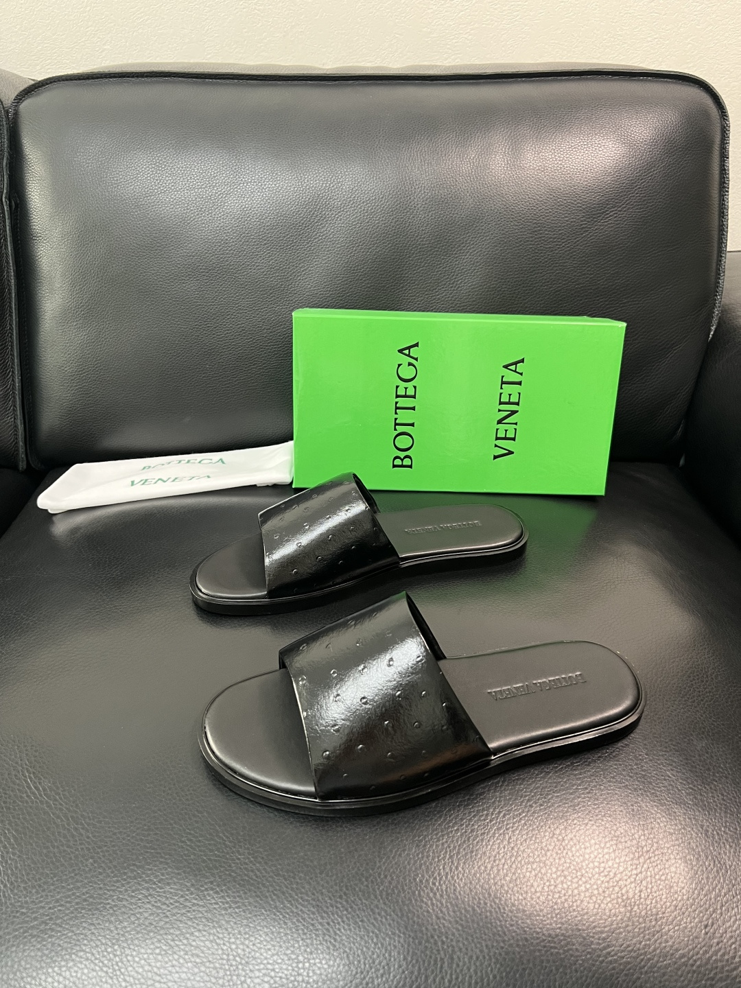 BOTTEGA  VENETA  高品质  顶级工艺品    葆蝶家 拖鞋专柜同步，鞋面意大利进口牛皮面