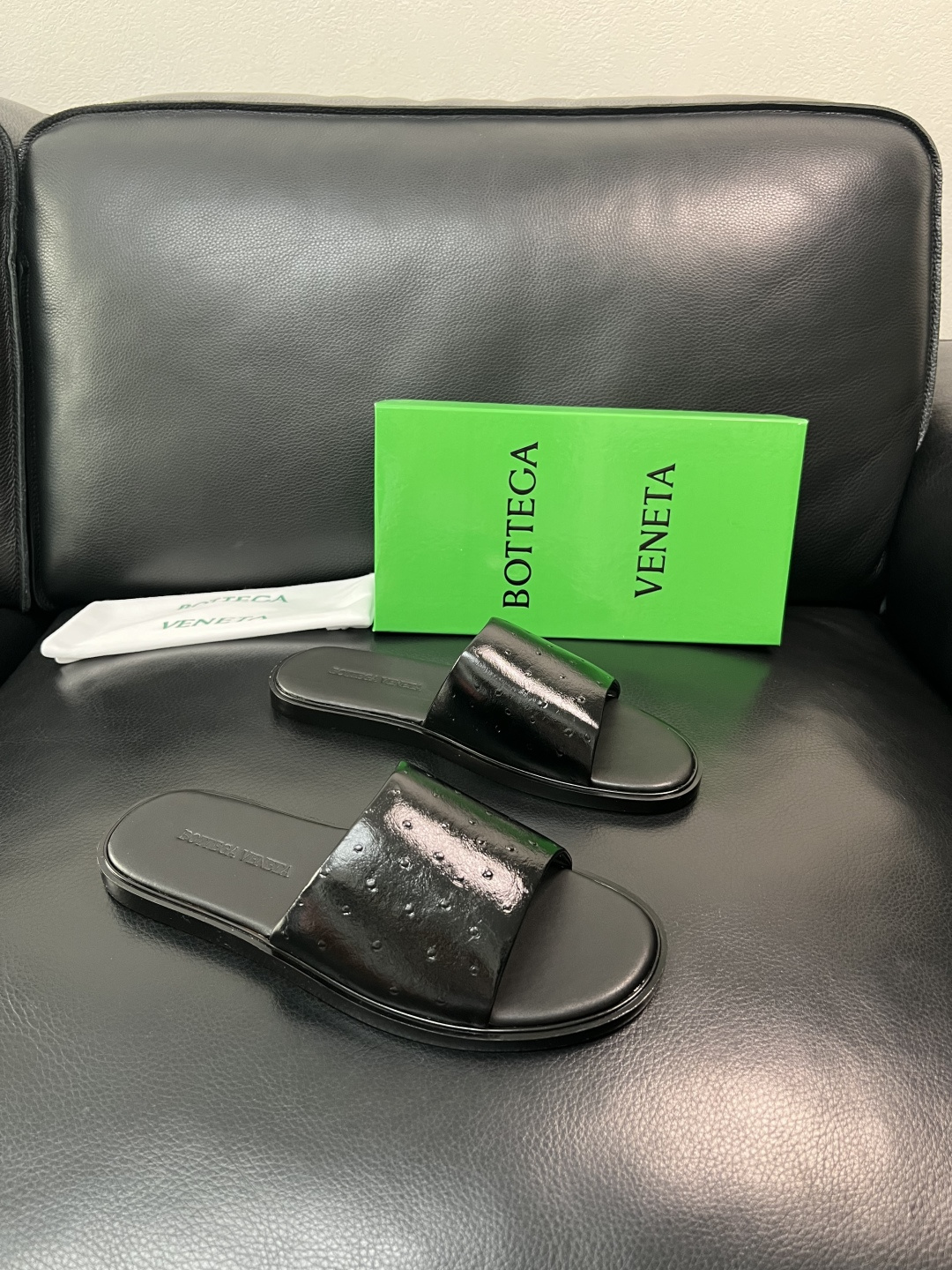 BOTTEGA  VENETA  高品质  顶级工艺品    葆蝶家 拖鞋专柜同步，鞋面意大利进口牛皮面