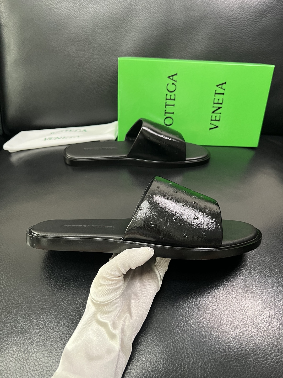 BOTTEGA  VENETA  高品质  顶级工艺品    葆蝶家 拖鞋专柜同步，鞋面意大利进口牛皮面