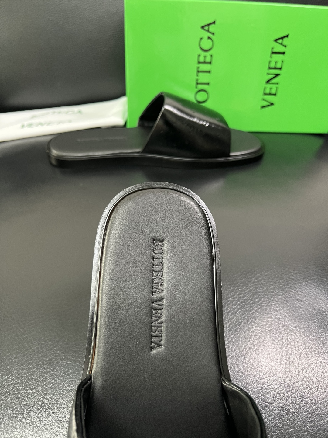 BOTTEGA  VENETA  高品质  顶级工艺品    葆蝶家 拖鞋专柜同步，鞋面意大利进口牛皮面