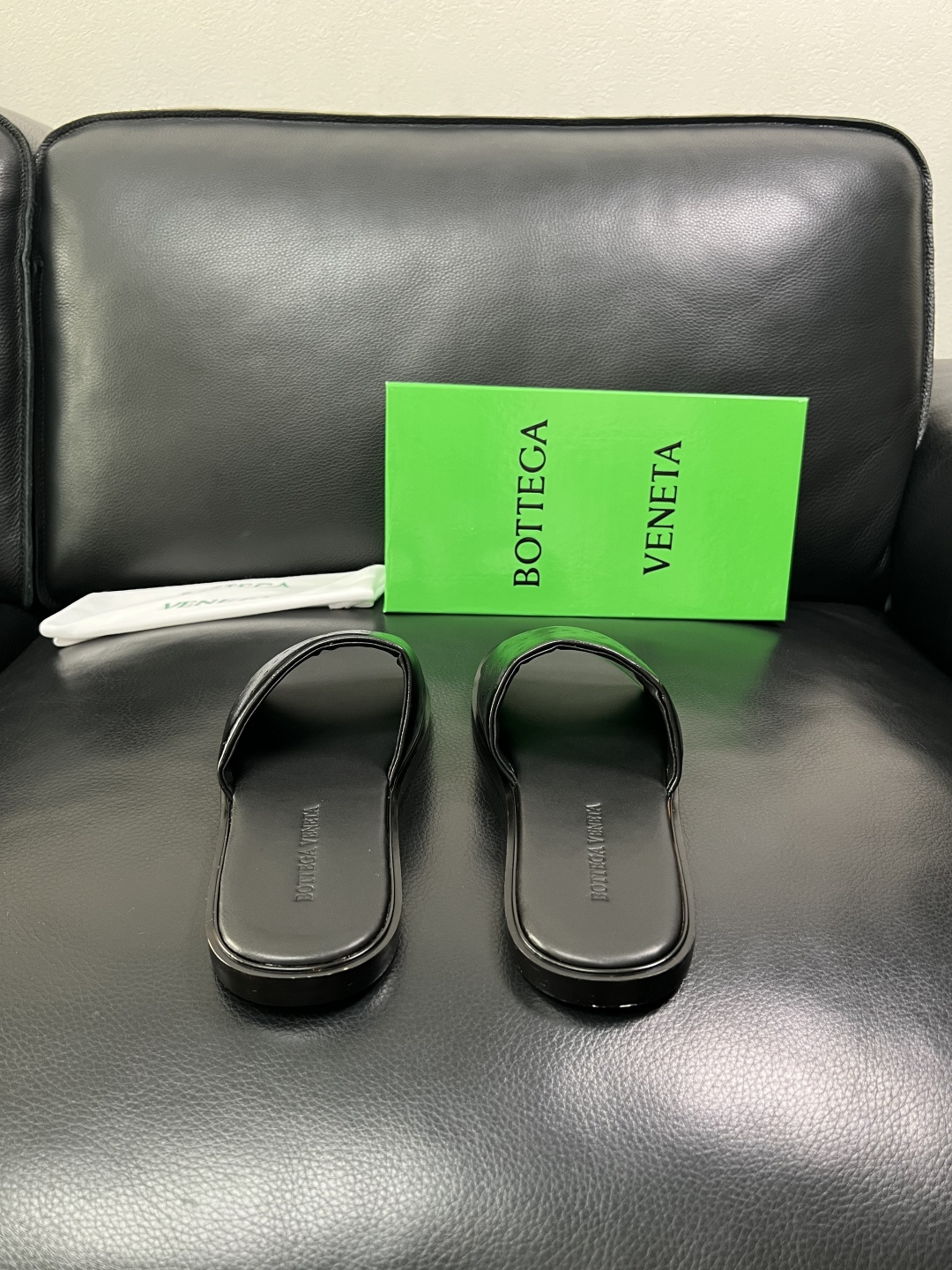 BOTTEGA  VENETA  高品质  顶级工艺品    葆蝶家 拖鞋专柜同步，鞋面意大利进口牛皮面